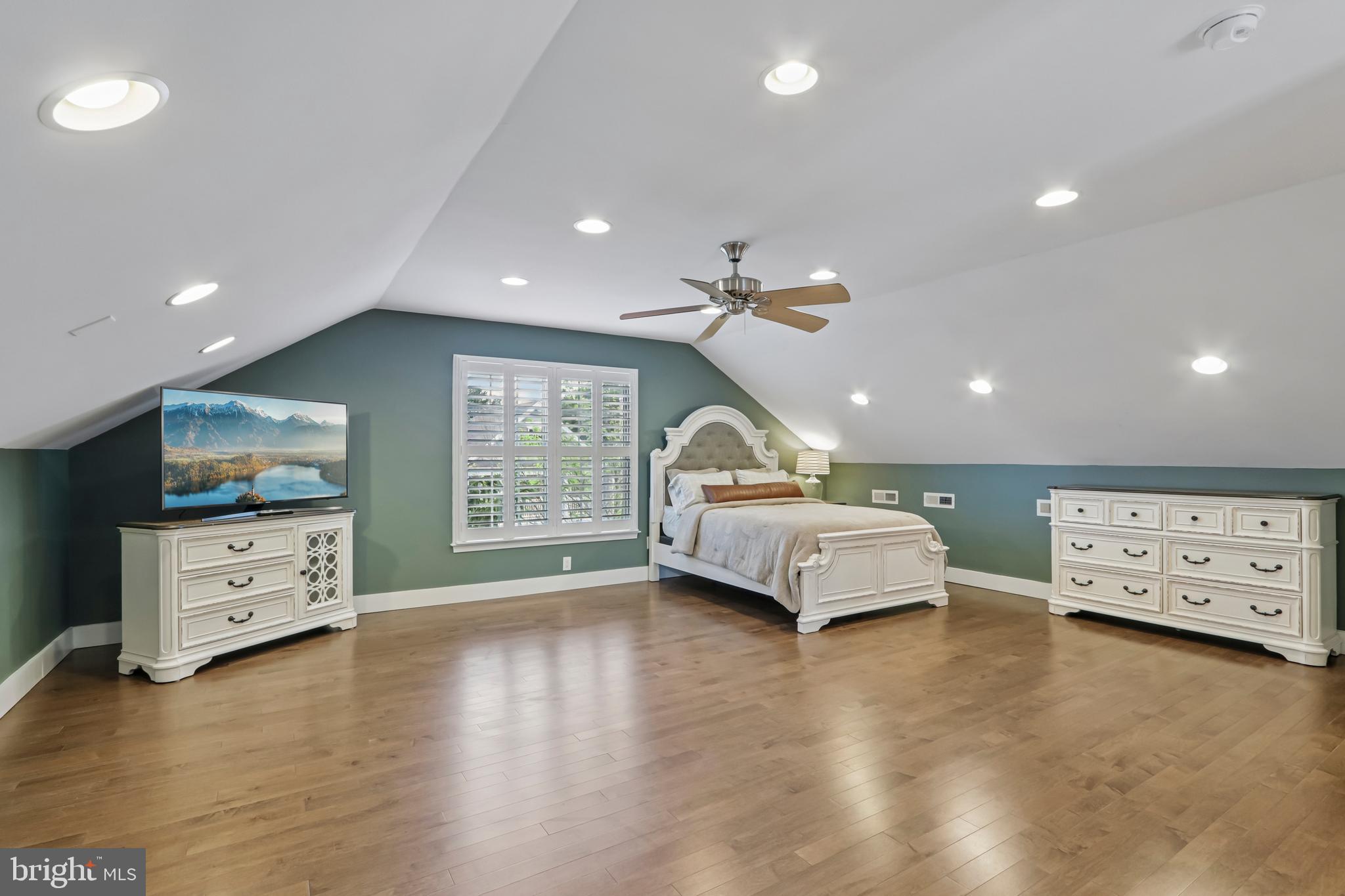 NEW BRITAIN WALK - Residential