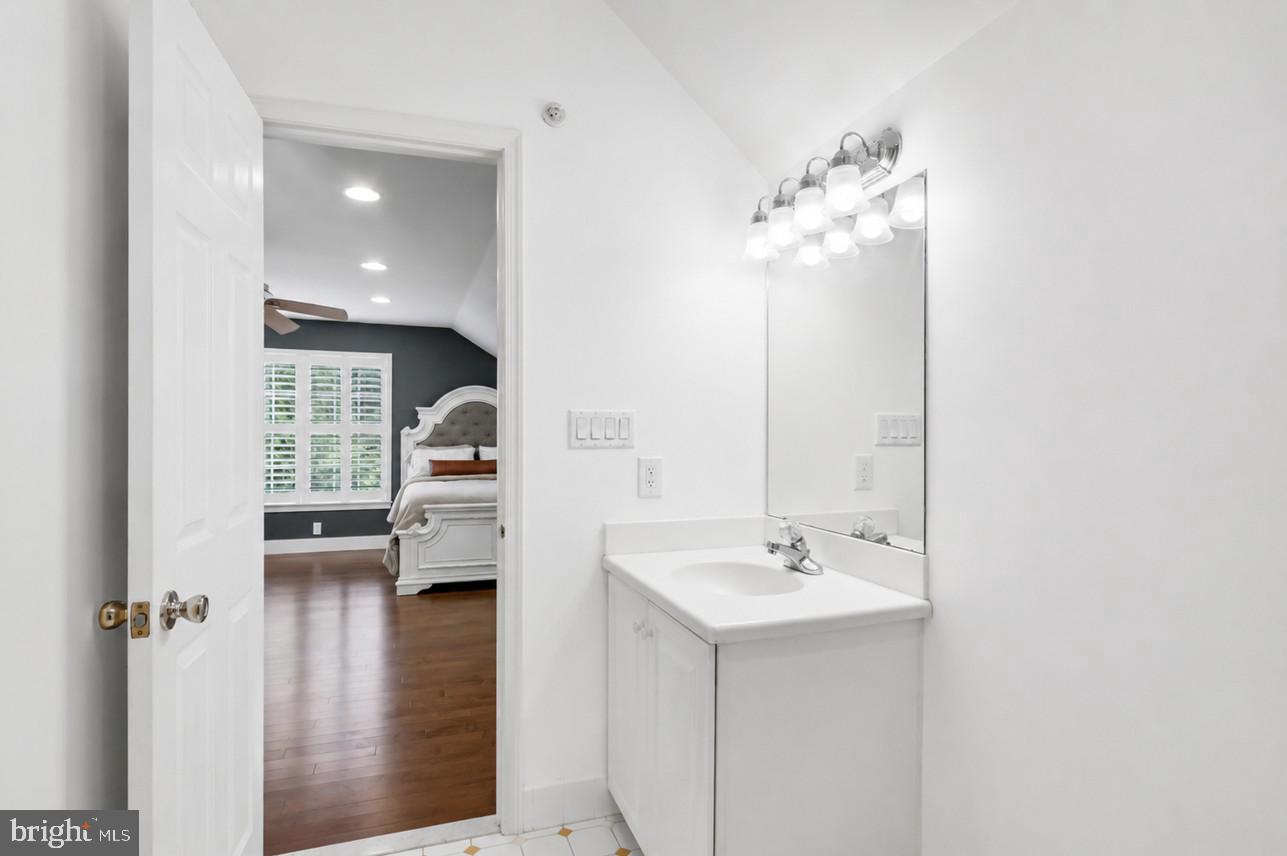 NEW BRITAIN WALK - Residential