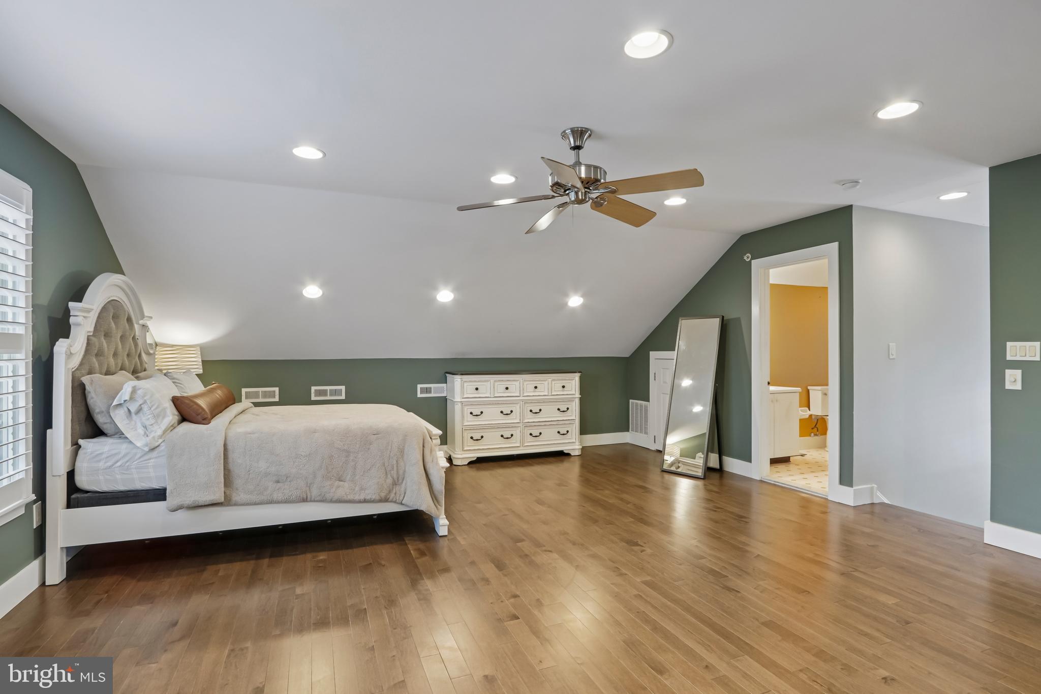 NEW BRITAIN WALK - Residential