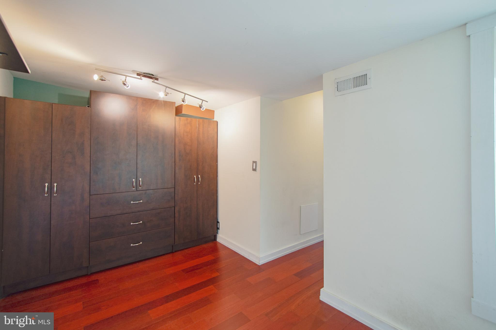 GRADUATE HOSPITAL - Residential Lease