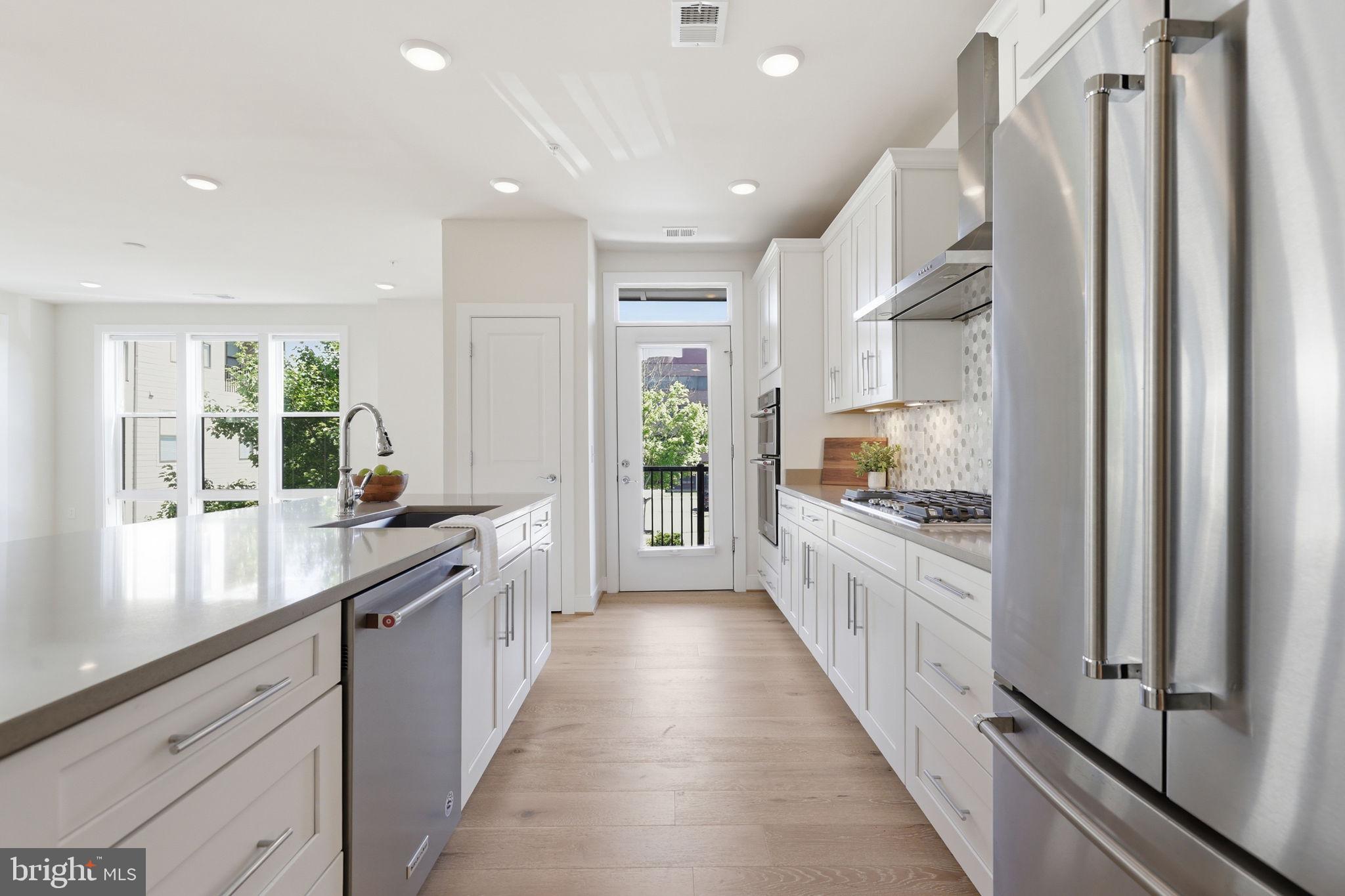 LOFTS AT RESTON STATION - Residential