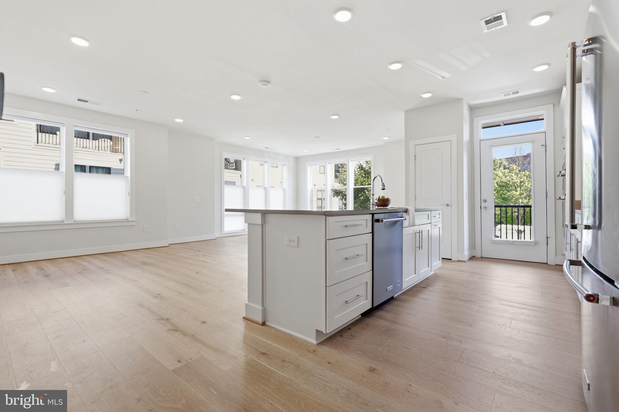 LOFTS AT RESTON STATION - Residential