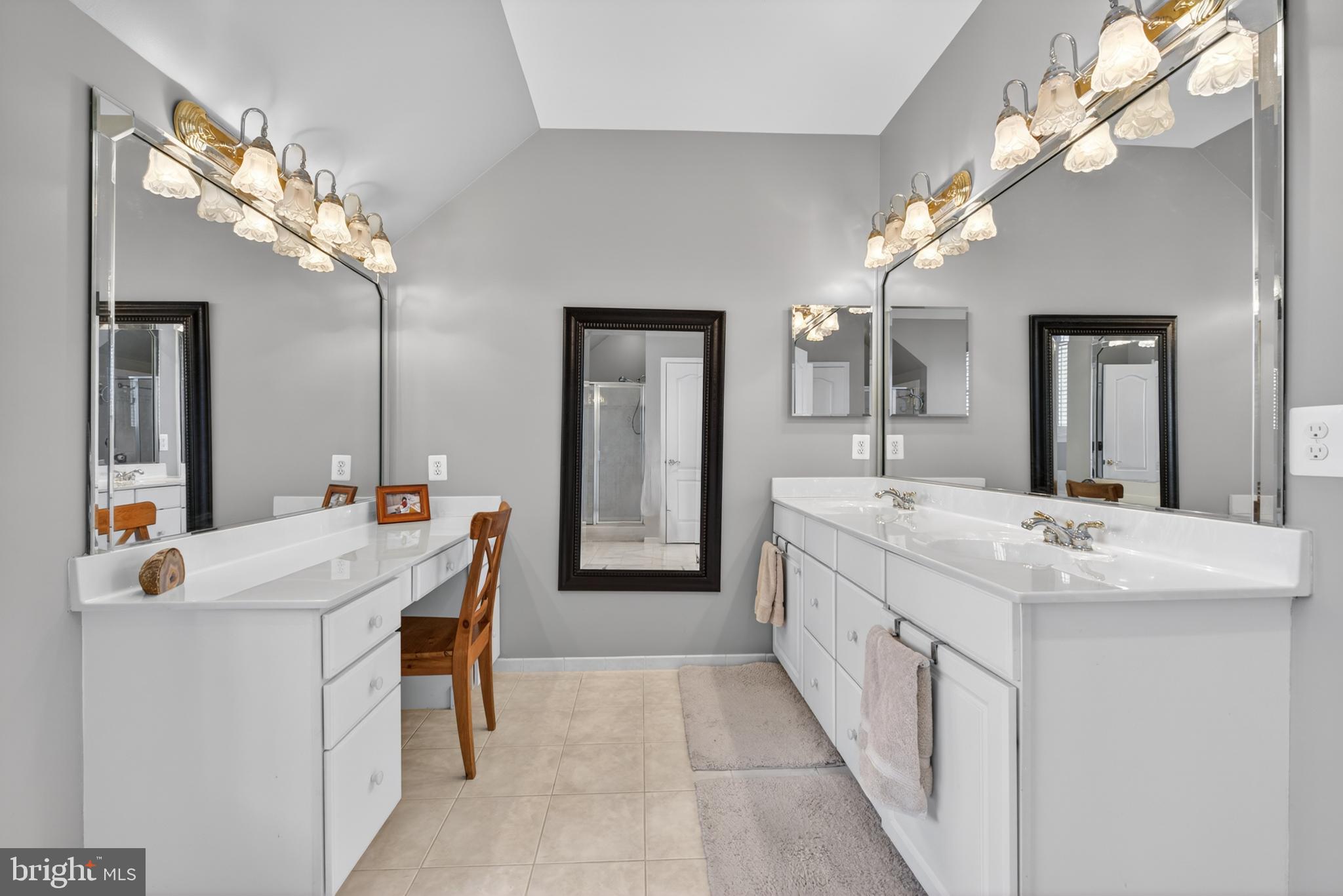 NORTHLAKE - Residential