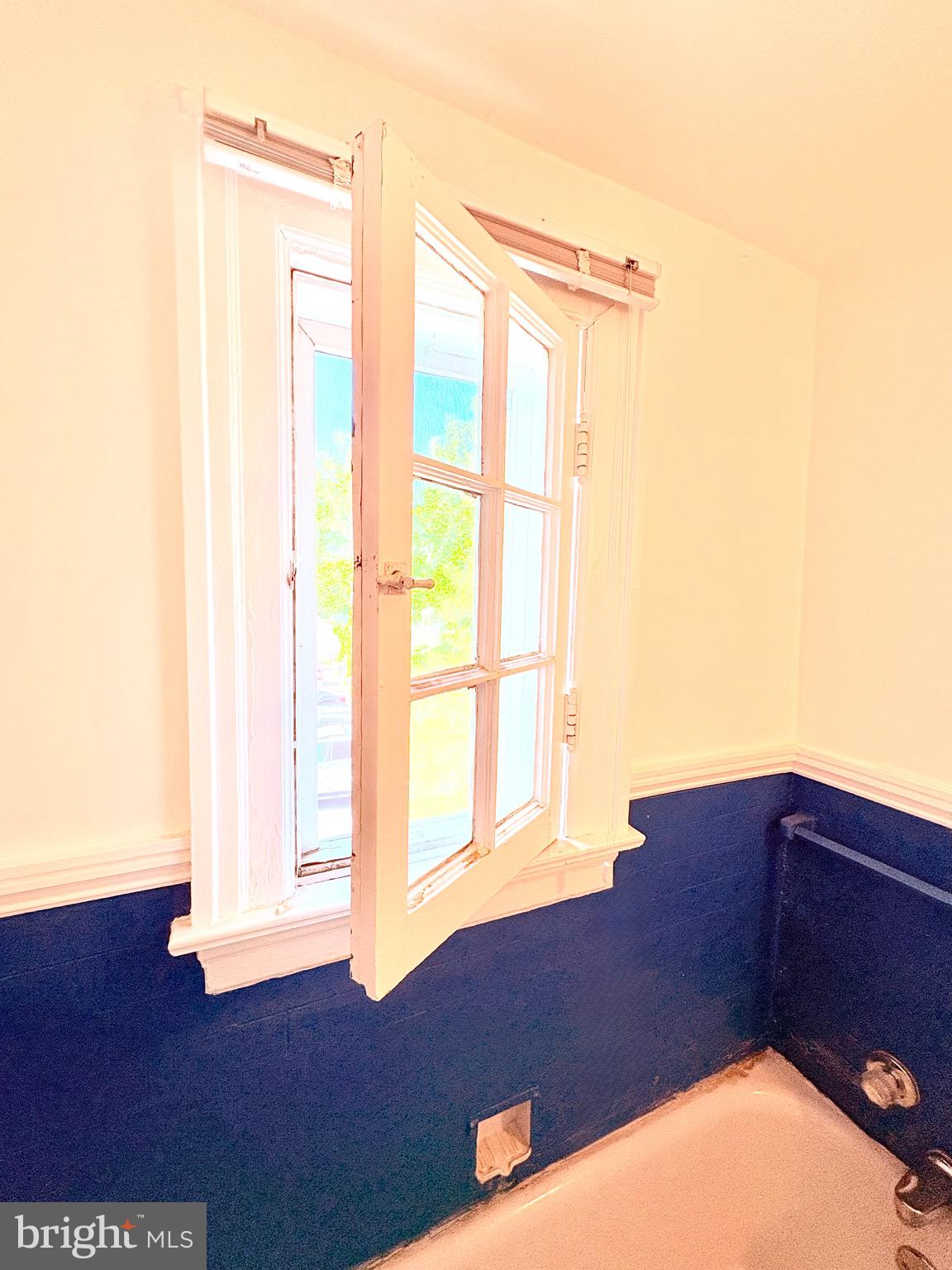 CAMDEN AVE. - Residential