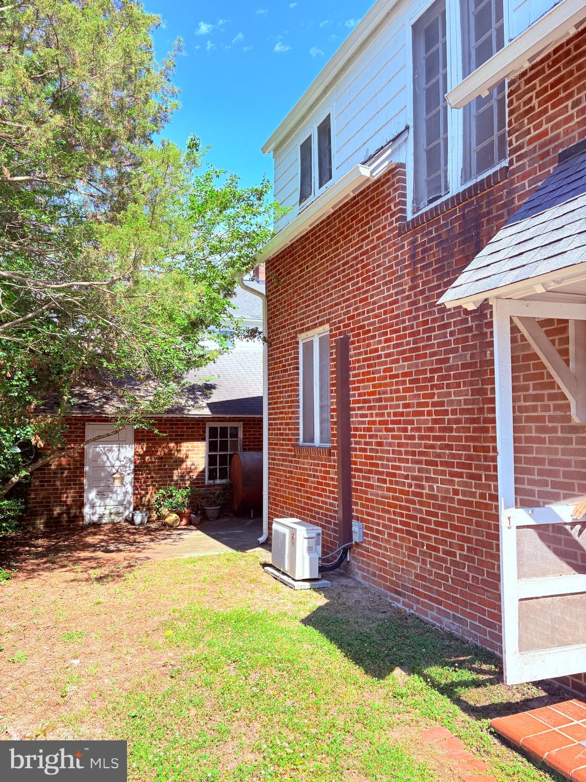 CAMDEN AVE. - Residential