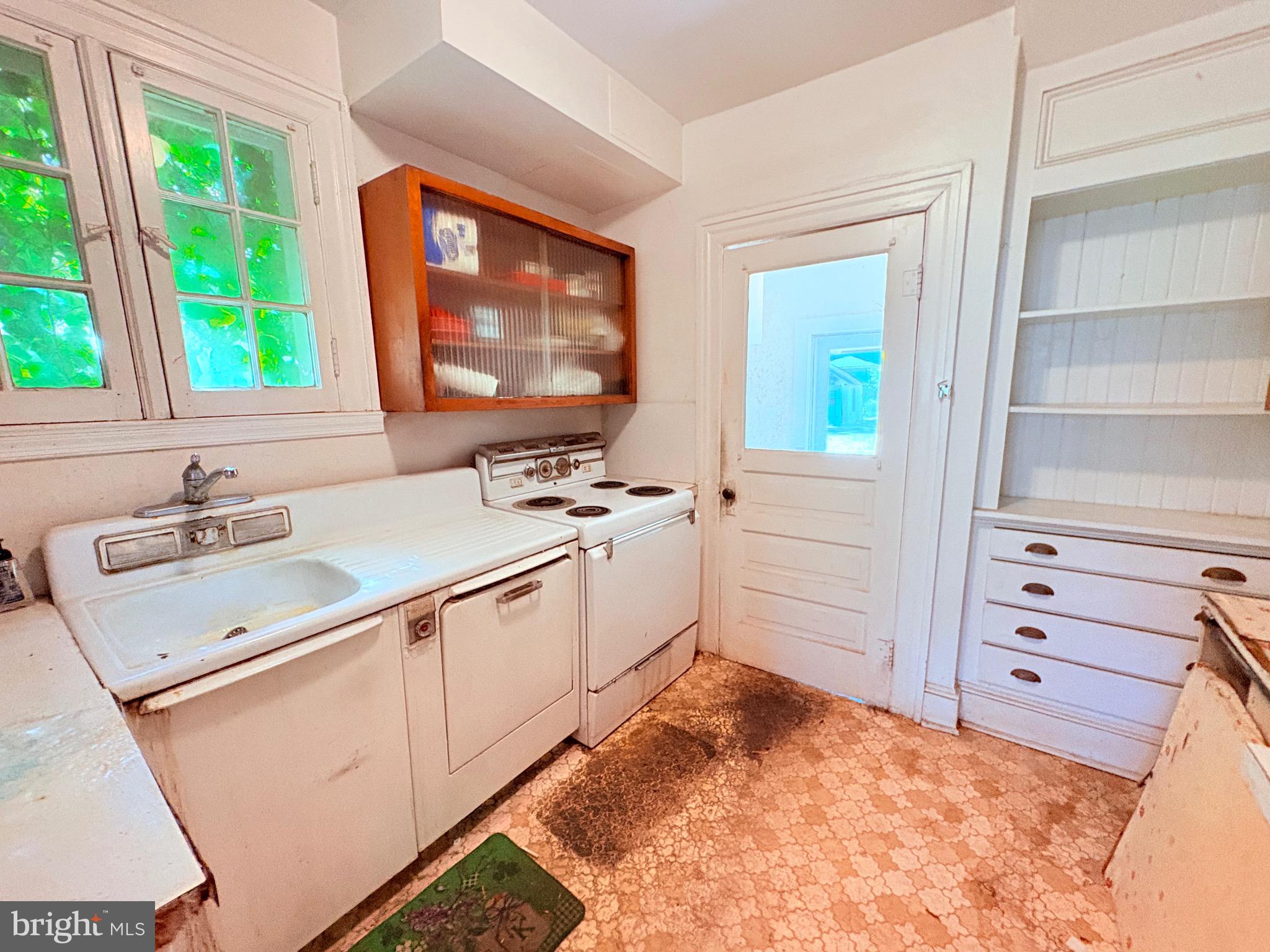 CAMDEN AVE. - Residential