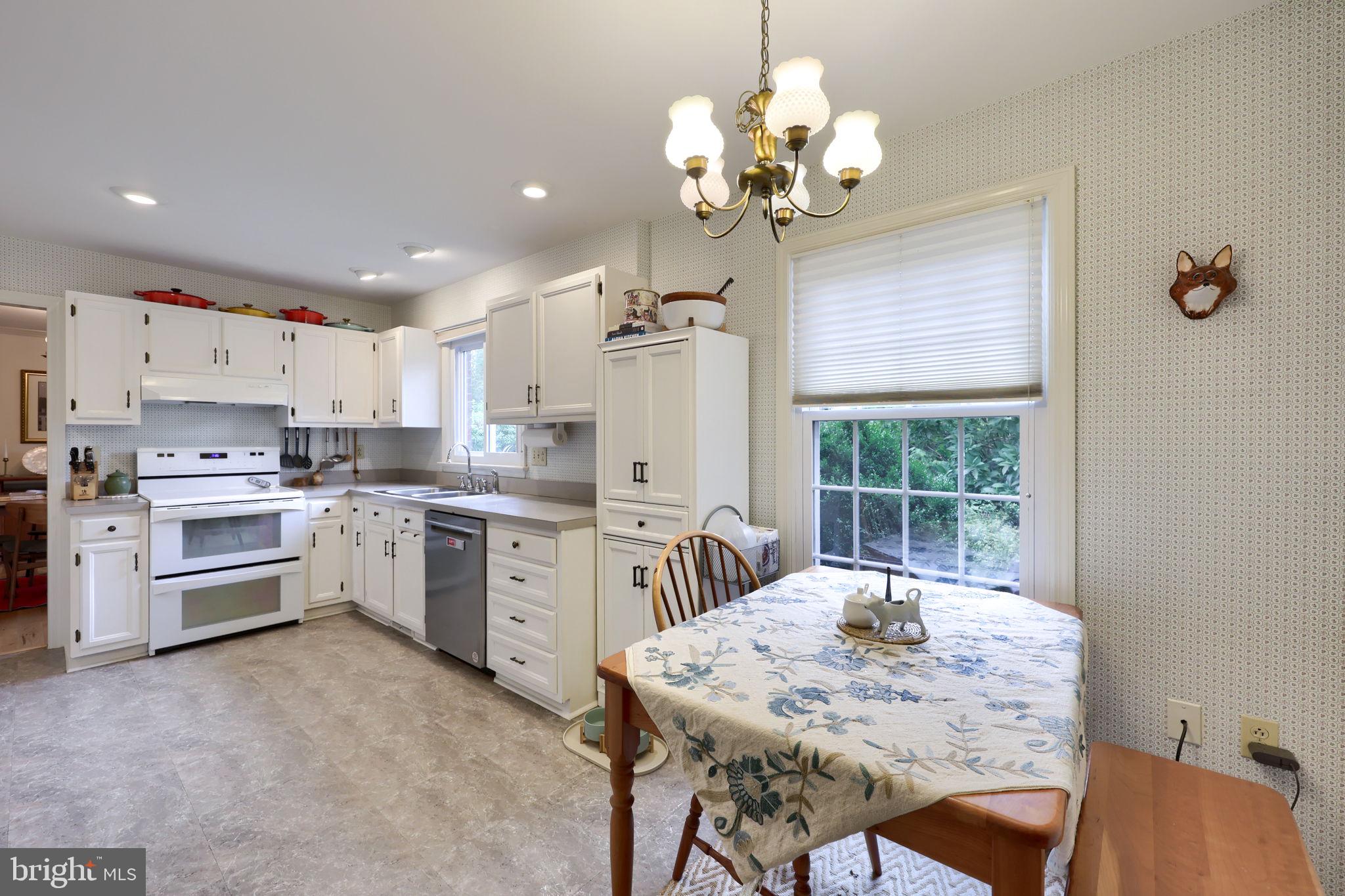BEVERLY ESTATES - Residential