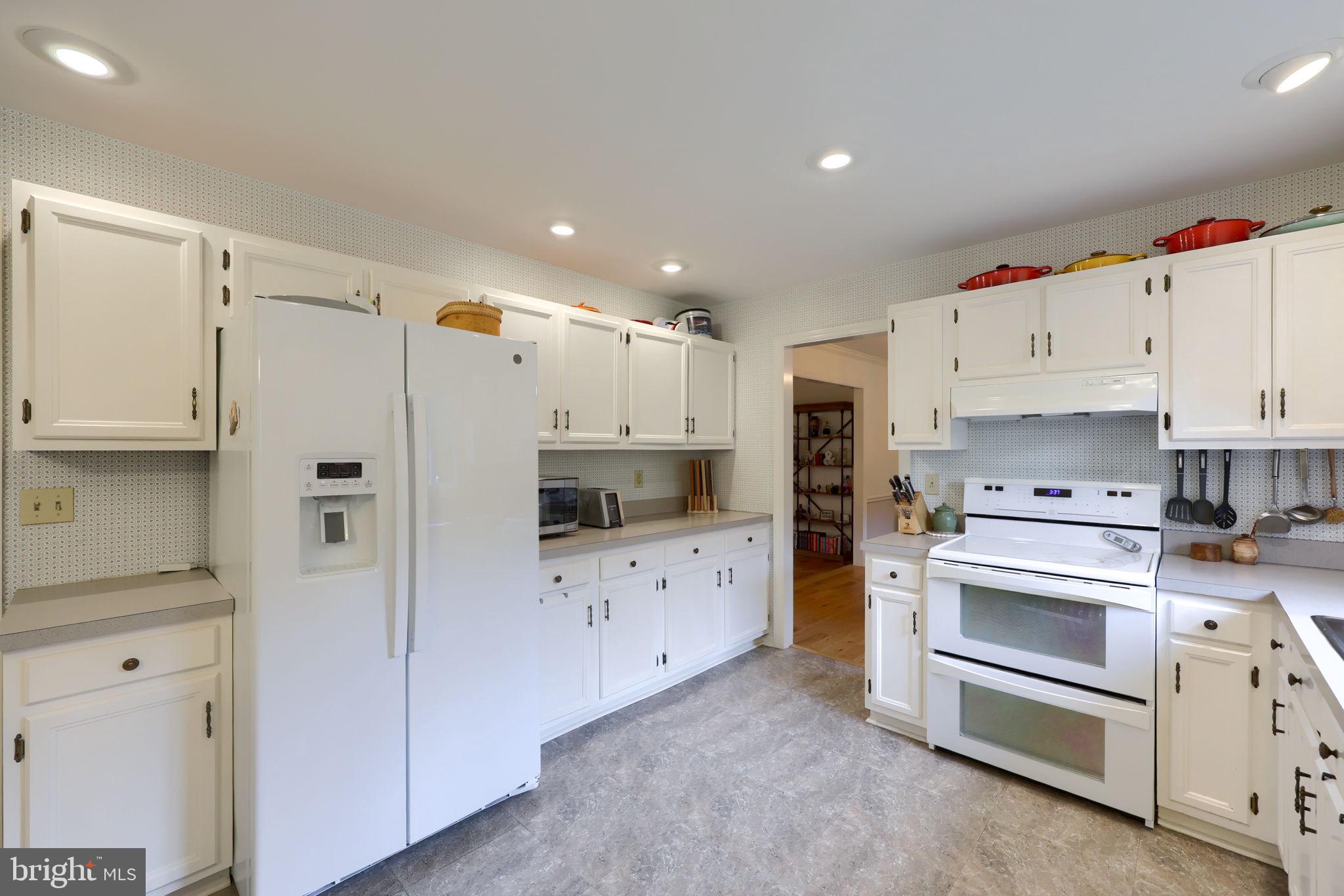 BEVERLY ESTATES - Residential