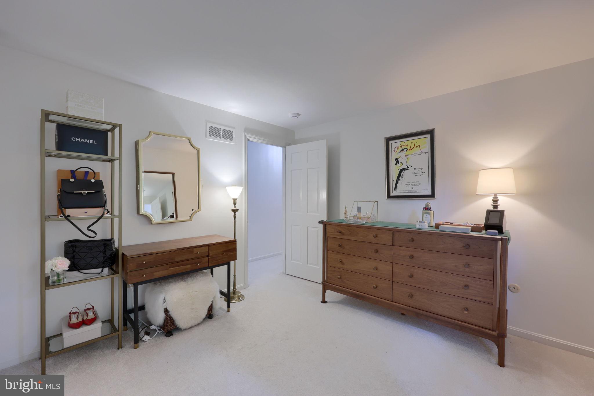 BEVERLY ESTATES - Residential