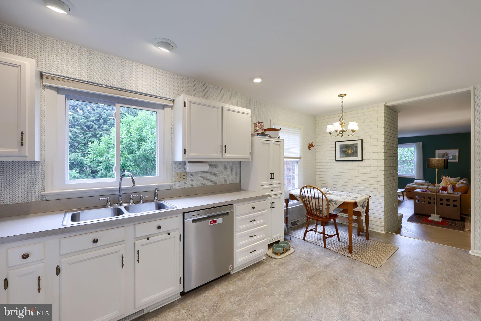 BEVERLY ESTATES - Residential