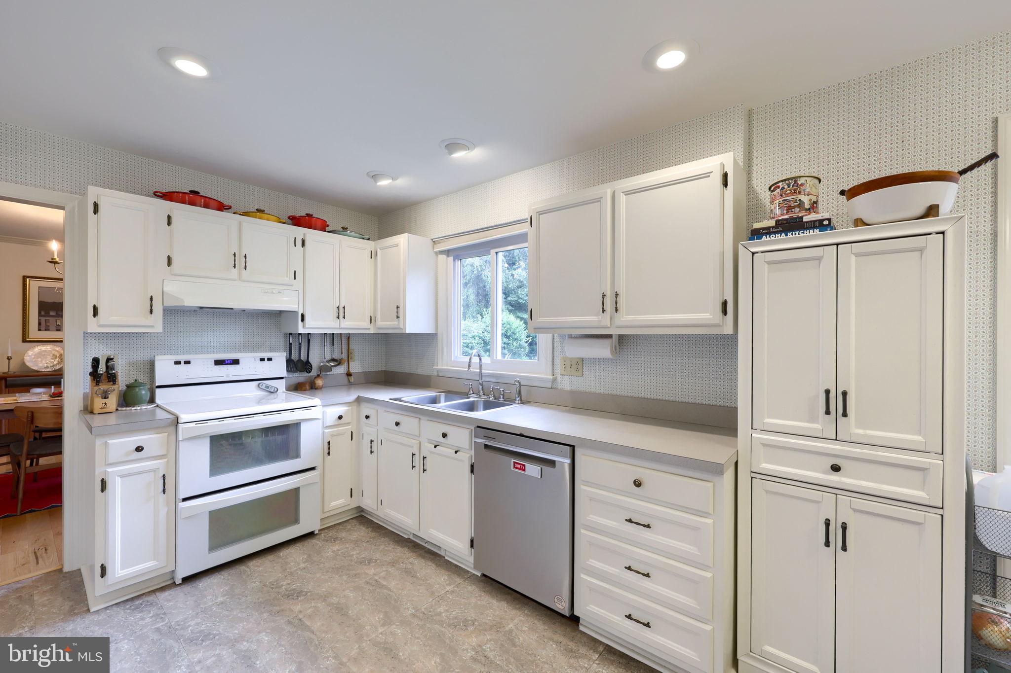 BEVERLY ESTATES - Residential