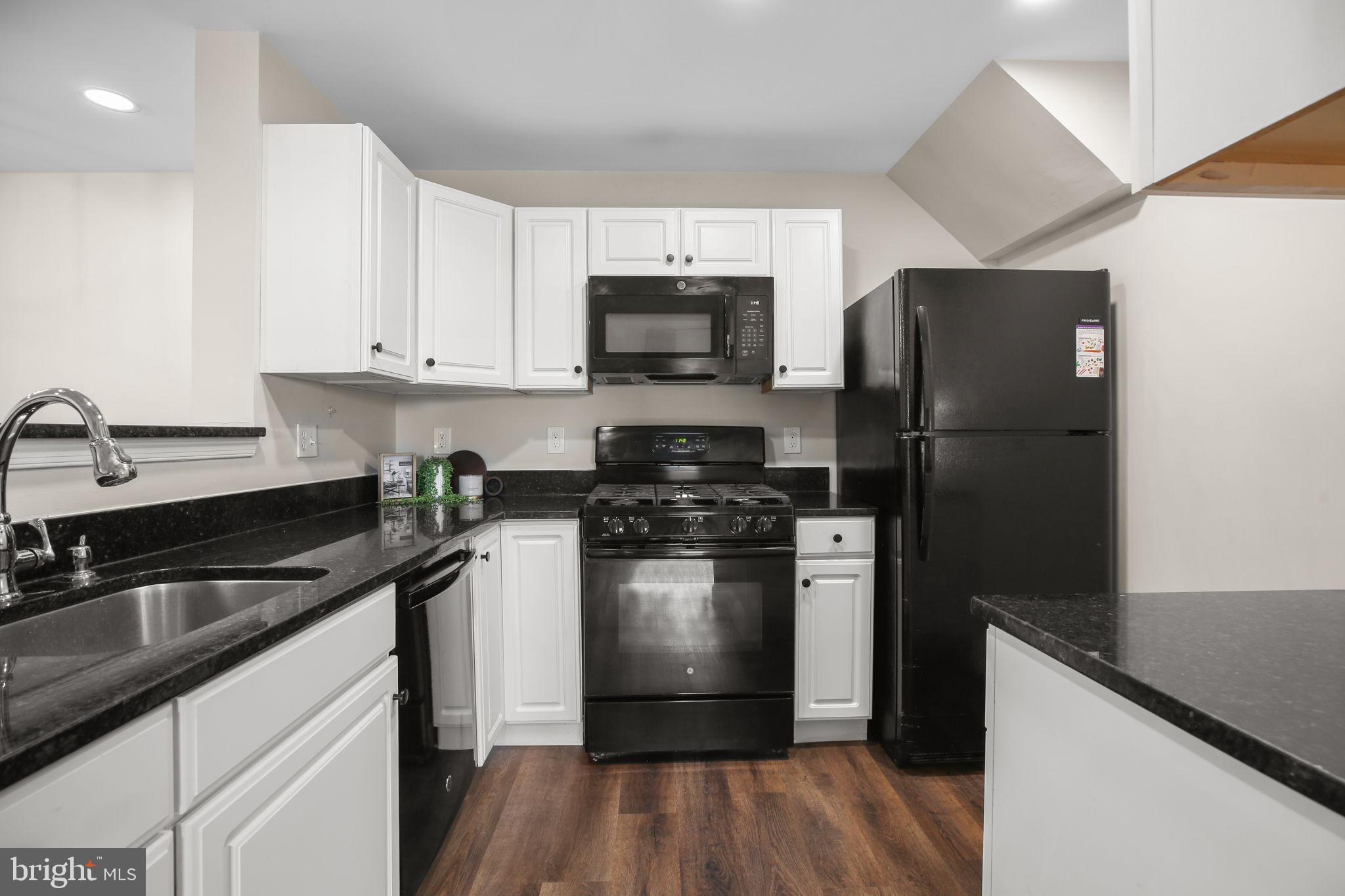 SUMMERHOUSE CONDO - Residential