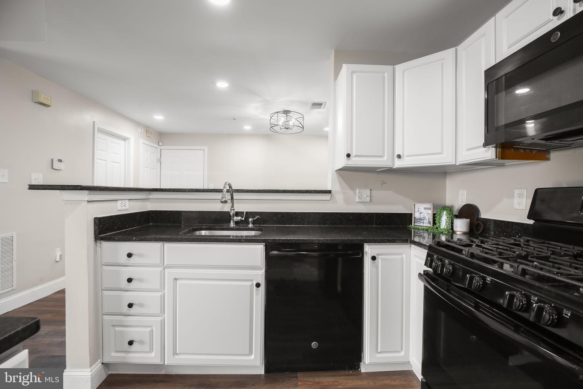 SUMMERHOUSE CONDO - Residential