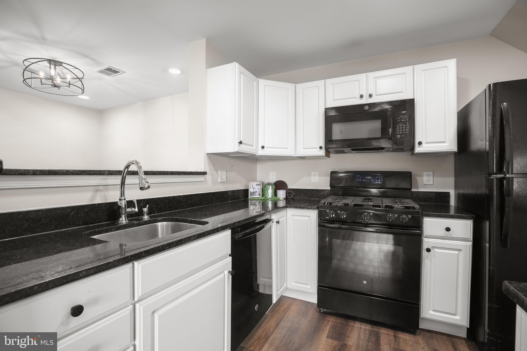 SUMMERHOUSE CONDO - Residential