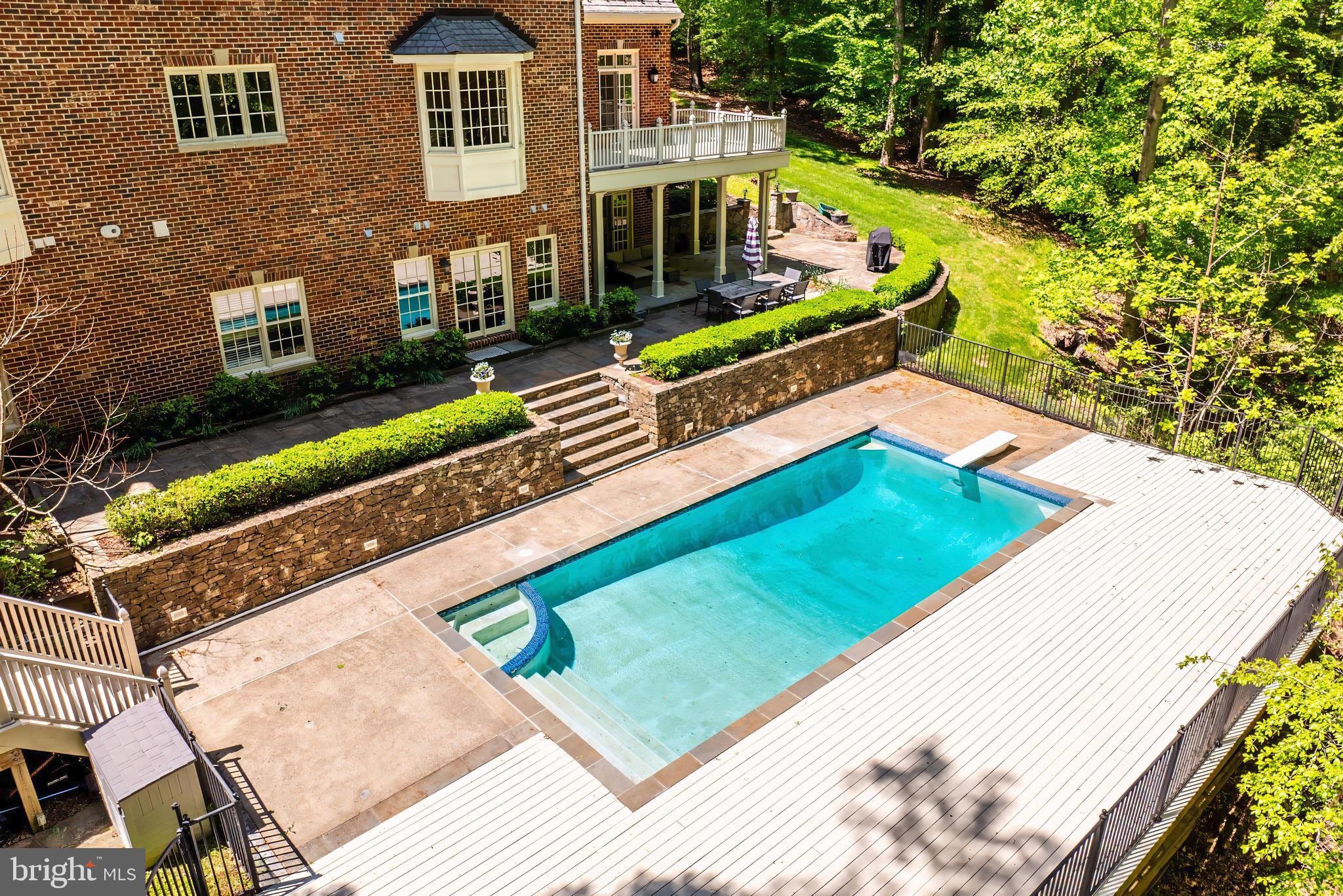 FALCON RIDGE - Residential