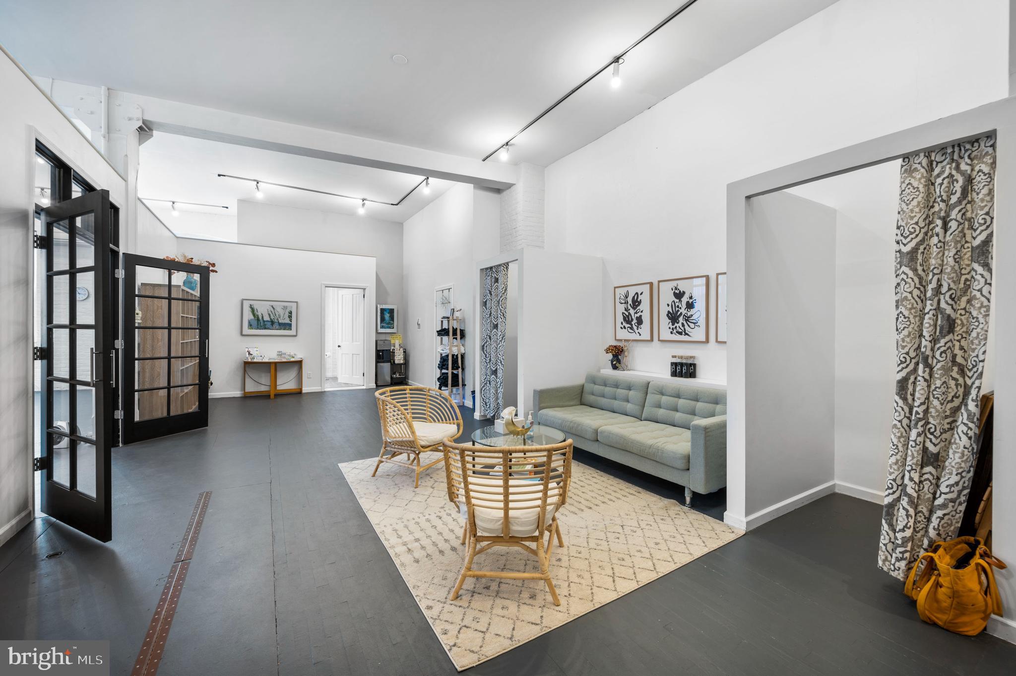 NORTHERN LIBERTIES - Commercial Sale