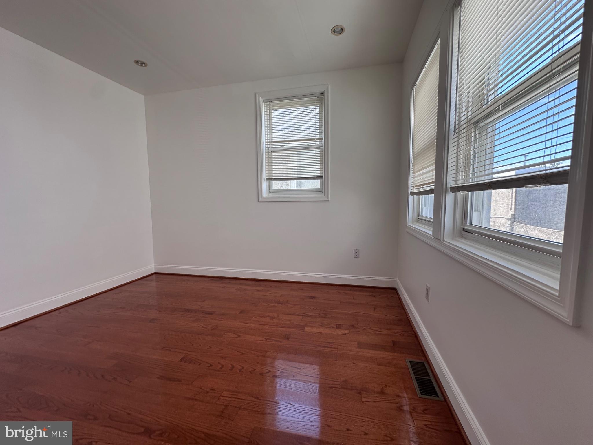 SOUTH STREET - Residential