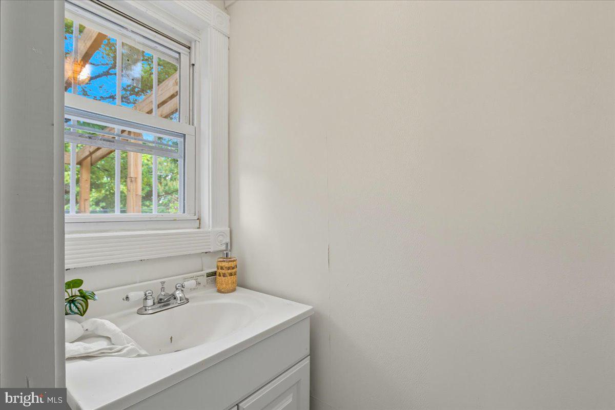 HOLLINS MARKET - Residential