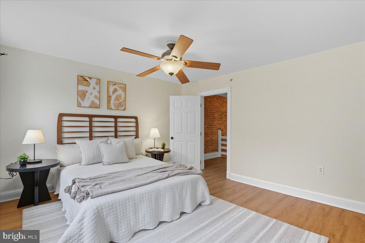 HOLLINS MARKET - Residential
