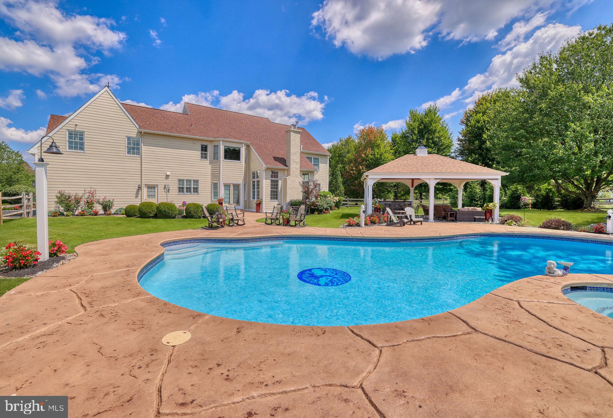 PINEVILLE - Residential