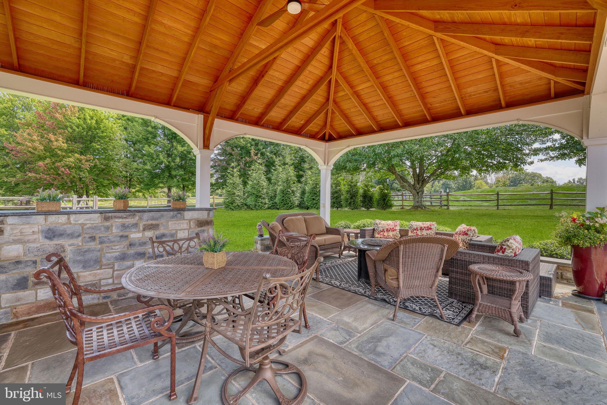PINEVILLE - Residential