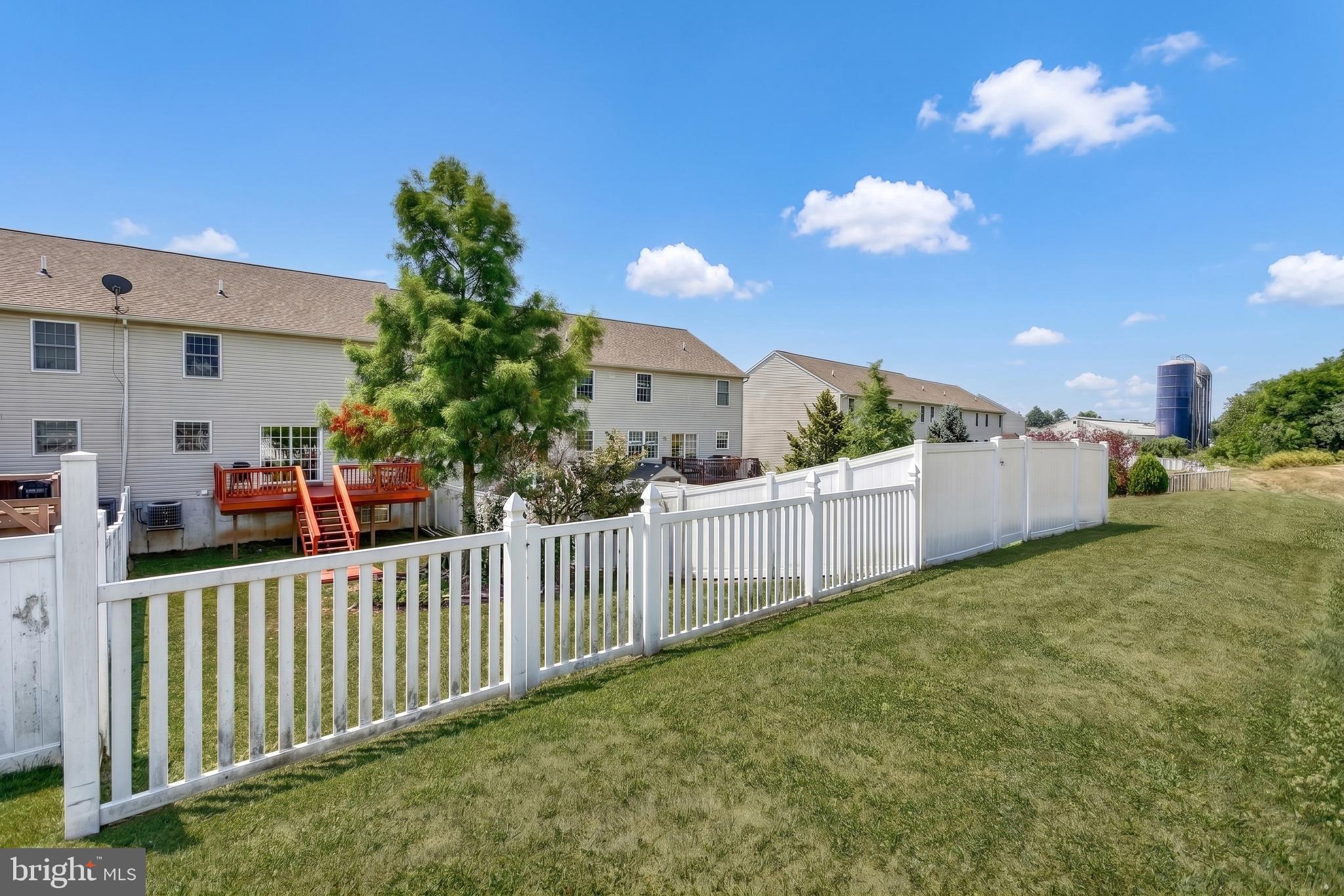 ASHCOMBE FARMS WEST - Residential