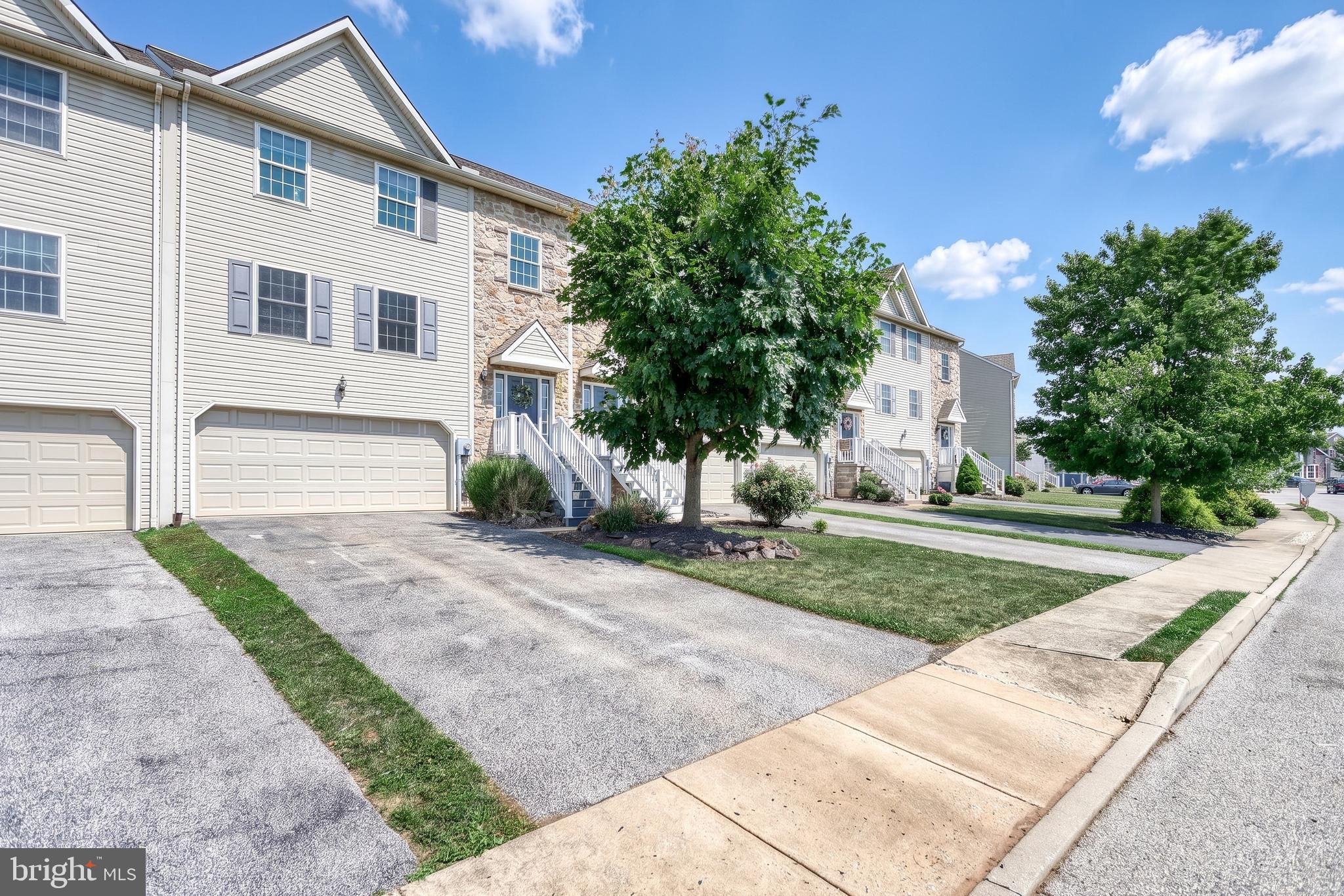 ASHCOMBE FARMS WEST - Residential