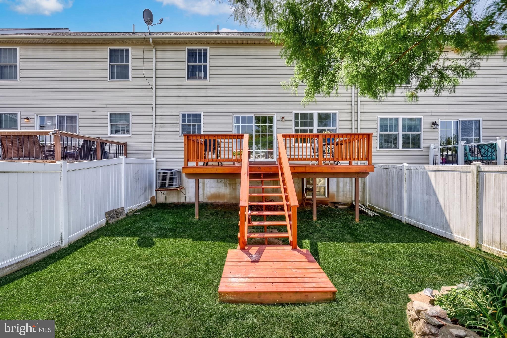 ASHCOMBE FARMS WEST - Residential