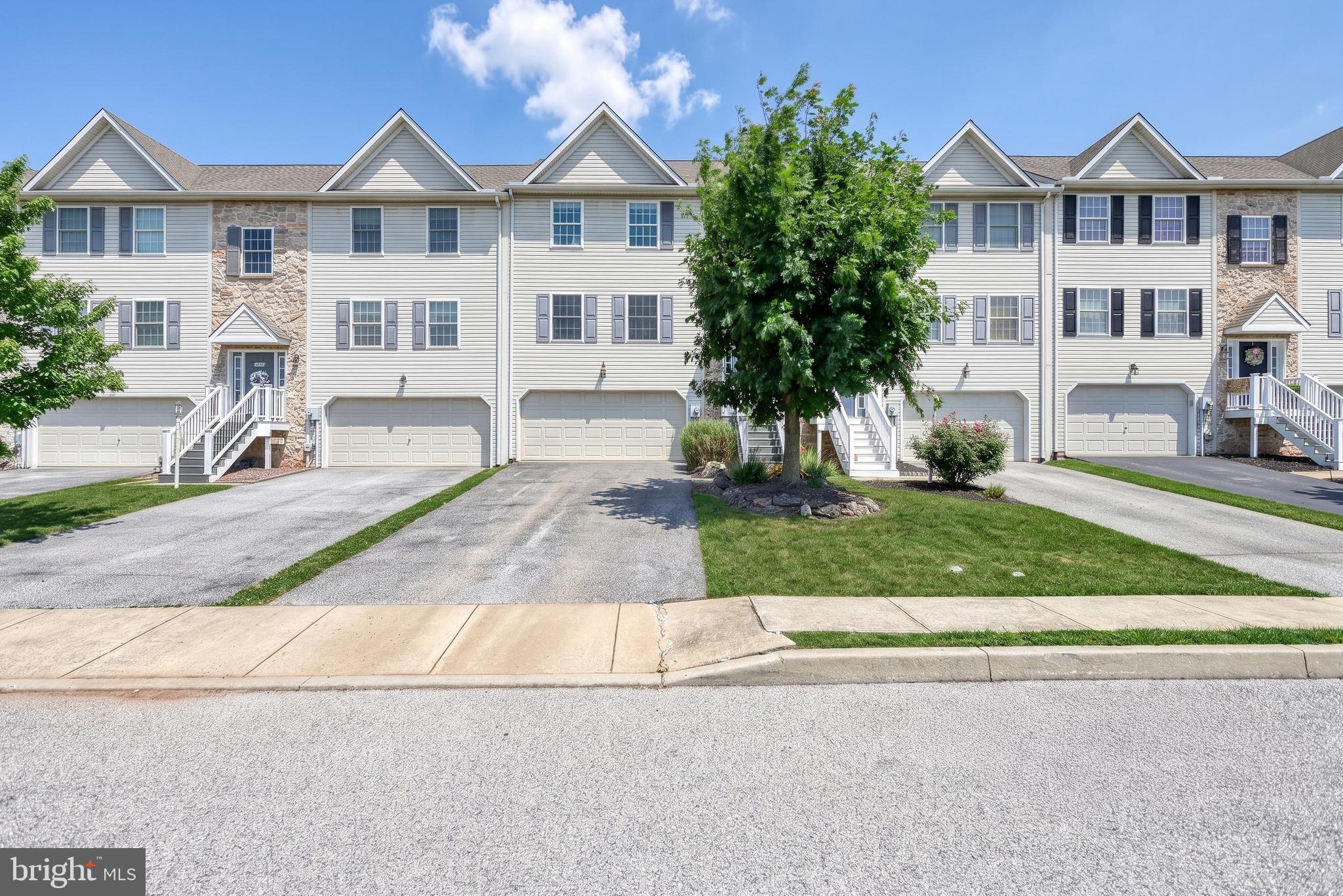 ASHCOMBE FARMS WEST - Residential