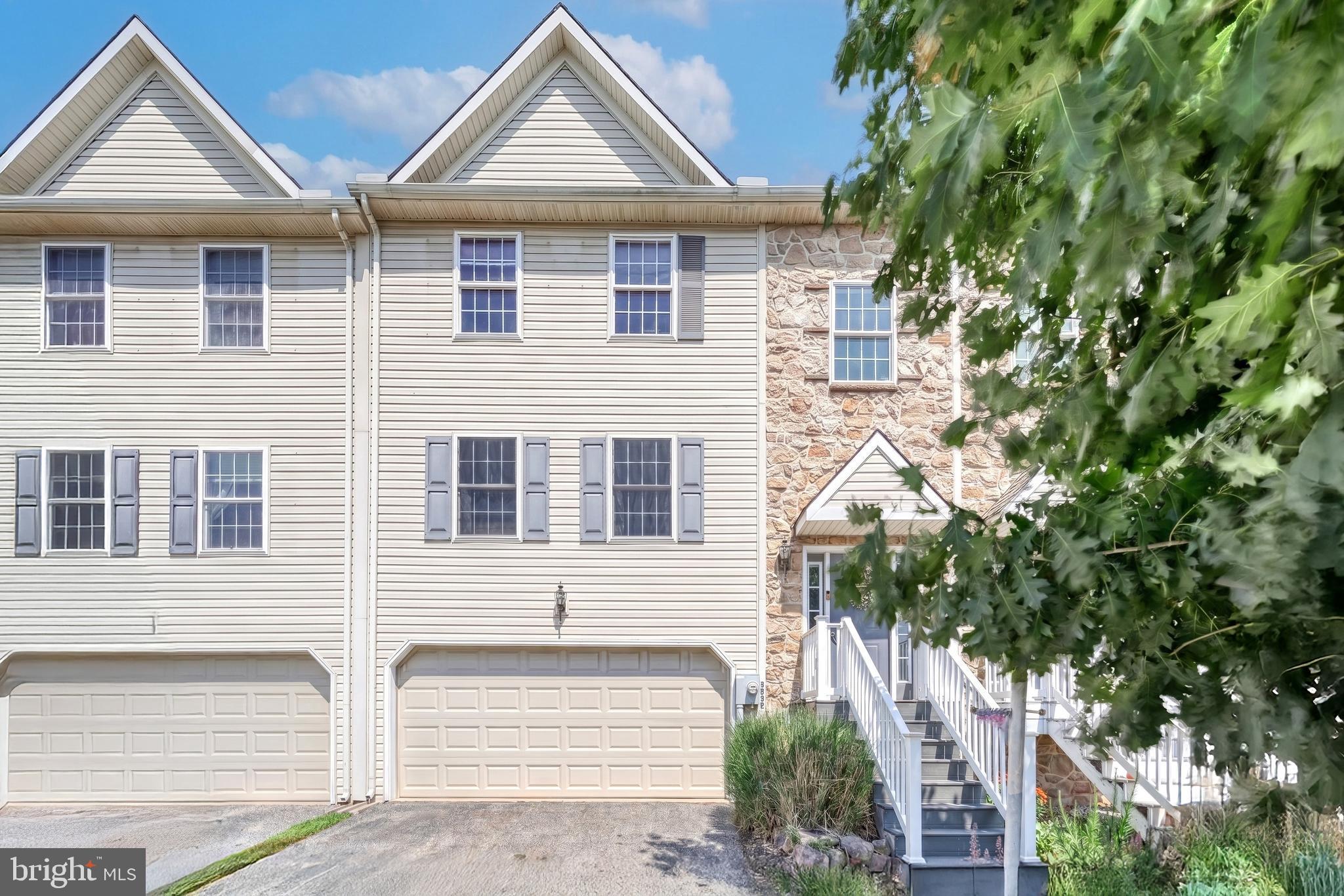 Sought after Townhome in the desirable Ashcombe Farms neighborhood is ready for a new owner!!!  These properties are extremely popular in that they offer so much finished square footage to accommodate all different buyer types$$$ The fact that you are in a wonderful location and the price point that these fall in make them that much more desirable!  The current owners have taken exceptionally great care of this home making it easy for the new owner to immediately move right in and pick up where they are leaving off.  Features such as high ceilings and open layout give the space lots of breathing room PERFECT for relaxing and spending your days as well as entertaining all who visit.  Walking out the back of this home you will enjoy the back deck area that looks out over the fully fenced in backyard.  This space will have you excited to enjoy all home ownership has to offer especially on those beautiful mornings and afternoons we all look forward to.  Another great bonus this neighborhood has to offer is the common area across the street that will come in handy when inviting friends over for those holiday gatherings to participate in outdoor activities together :) This opportunity is available just in time to get settled in before the start of the new school year, schedule your private tour today and make this amazing town home your very own!!!