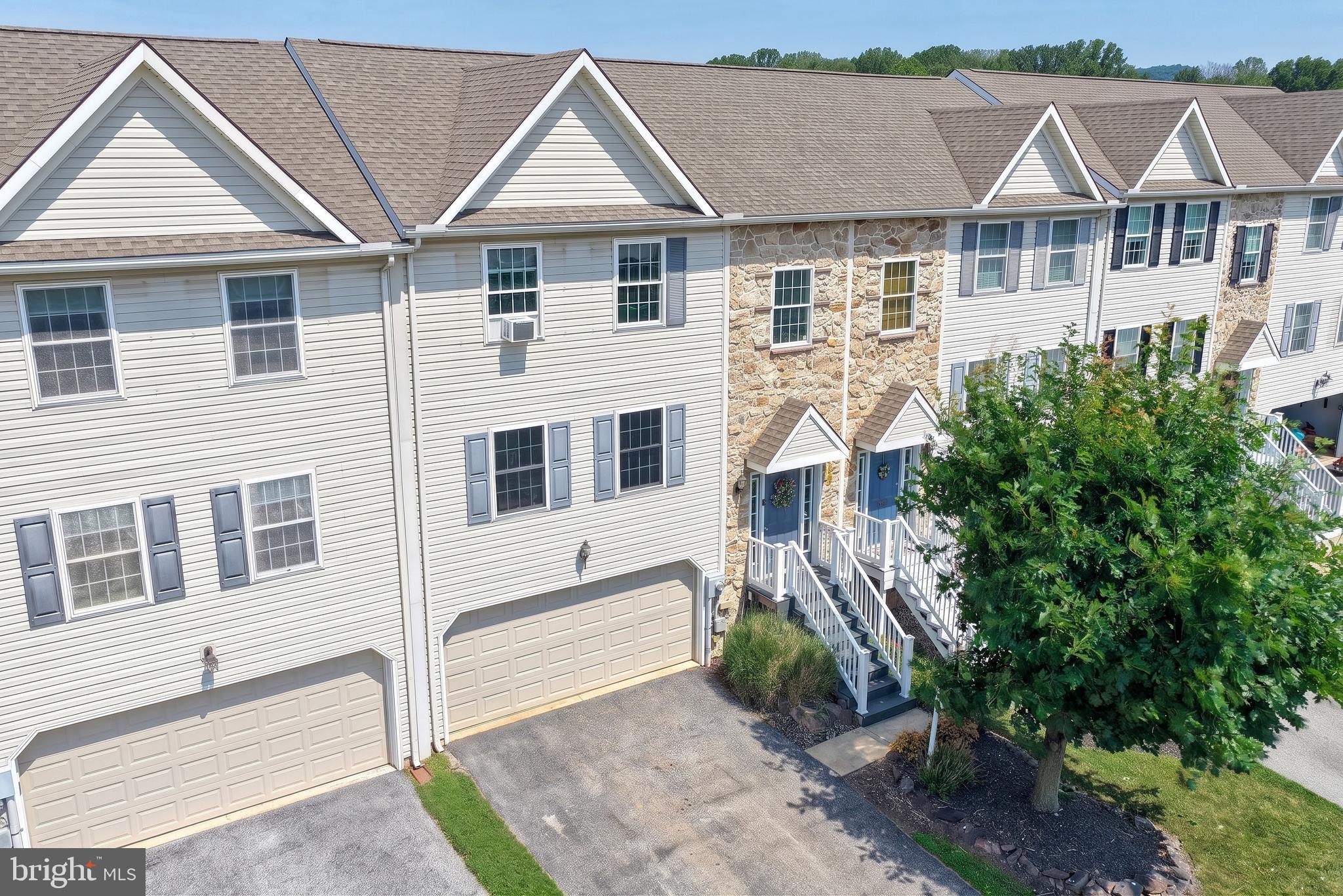 ASHCOMBE FARMS WEST - Residential