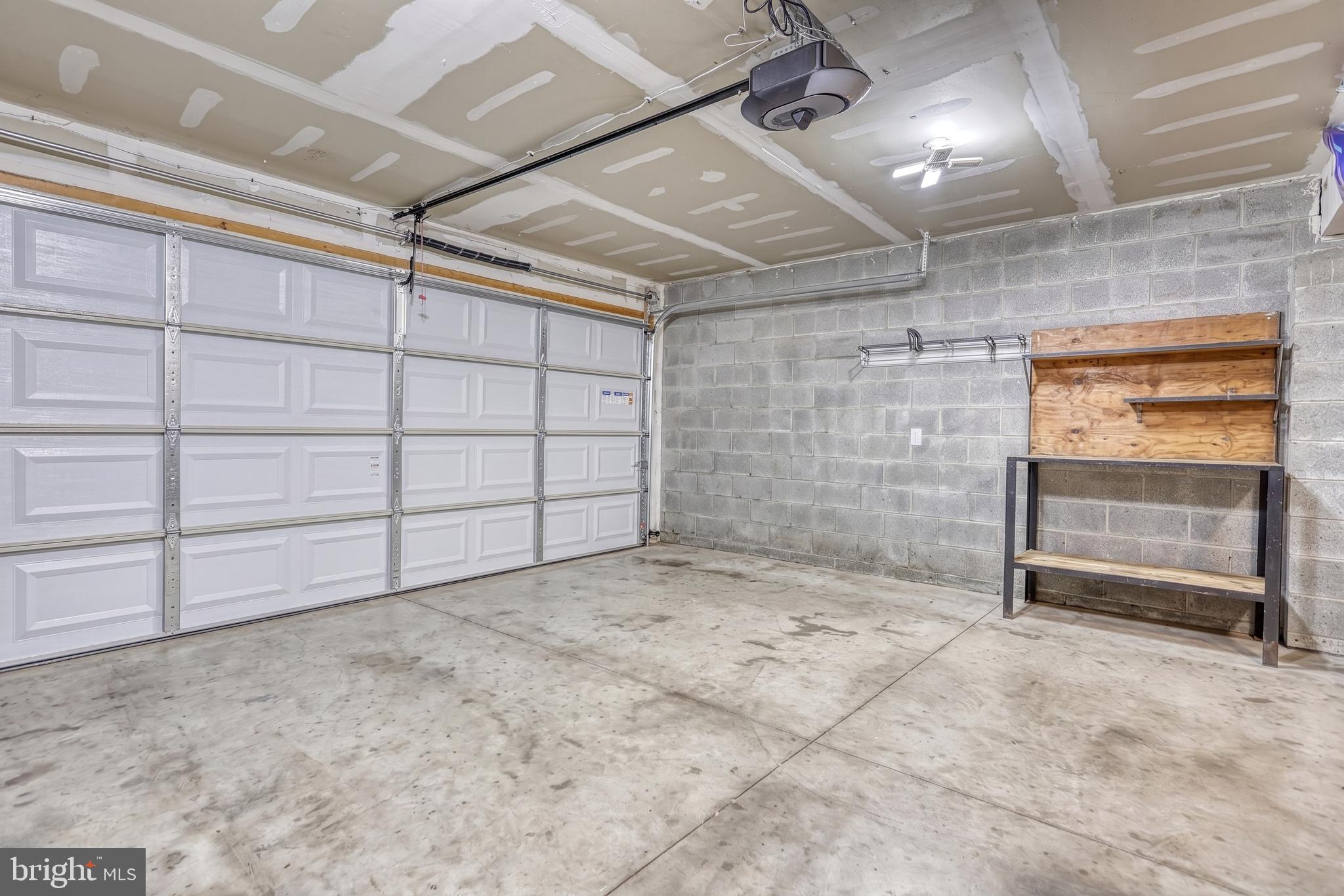 ASHCOMBE FARMS WEST - Residential