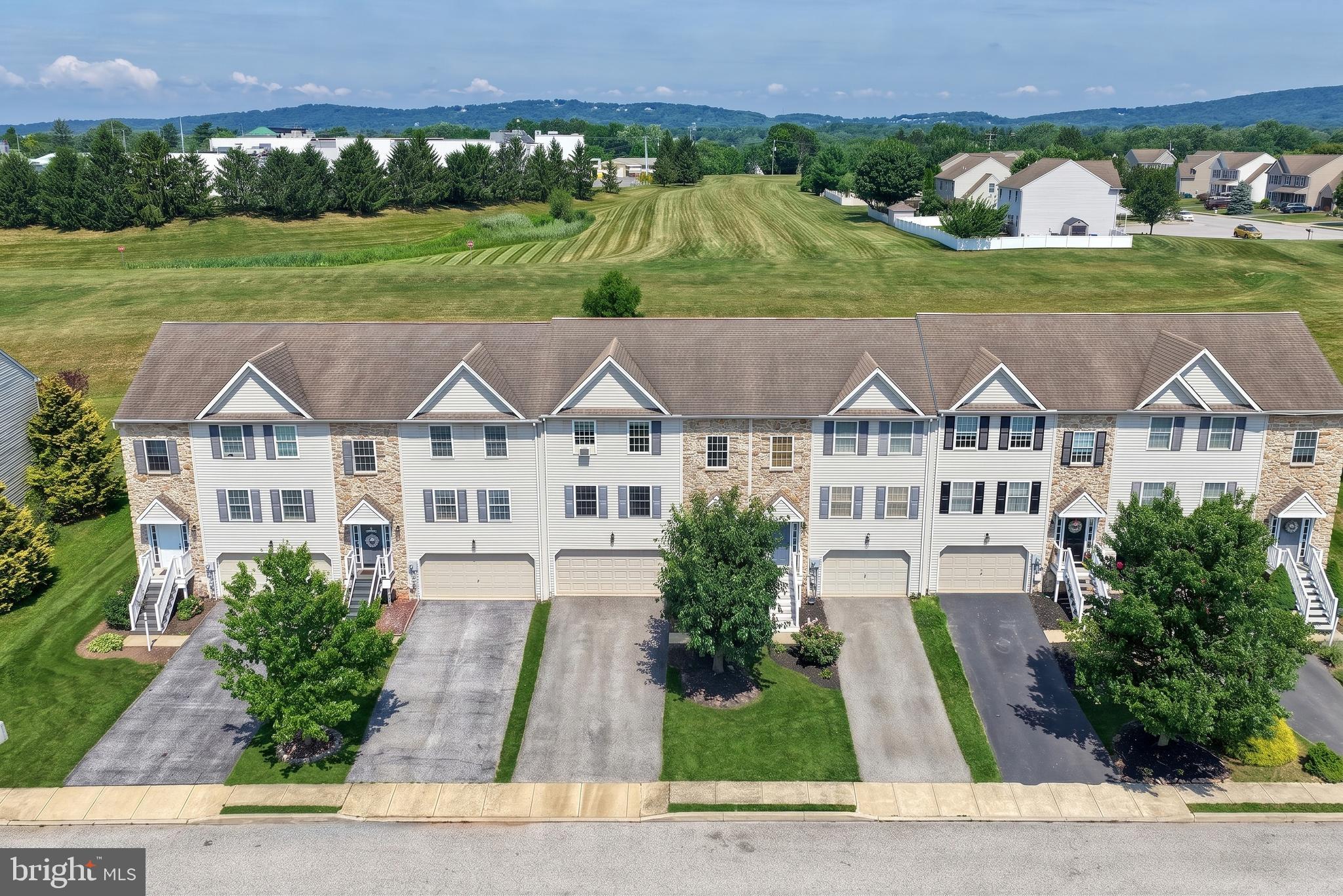 ASHCOMBE FARMS WEST - Residential
