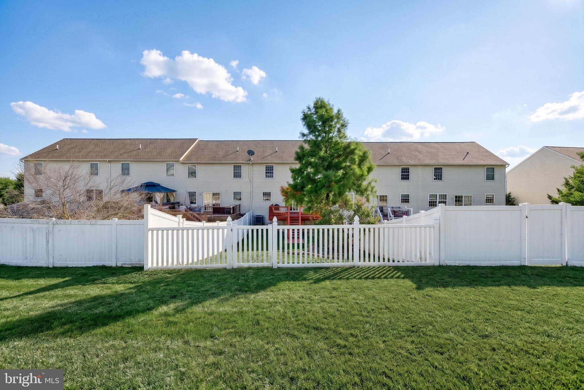 ASHCOMBE FARMS WEST - Residential