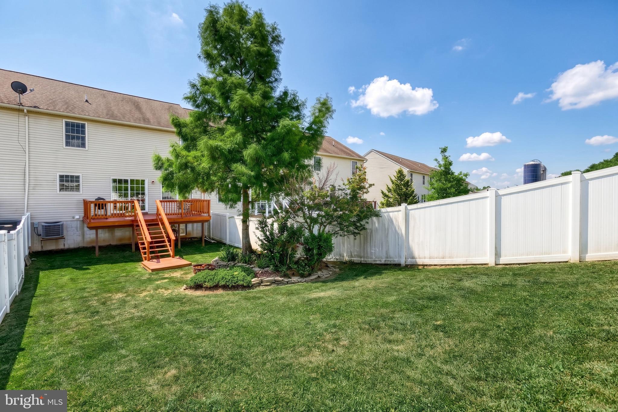 ASHCOMBE FARMS WEST - Residential