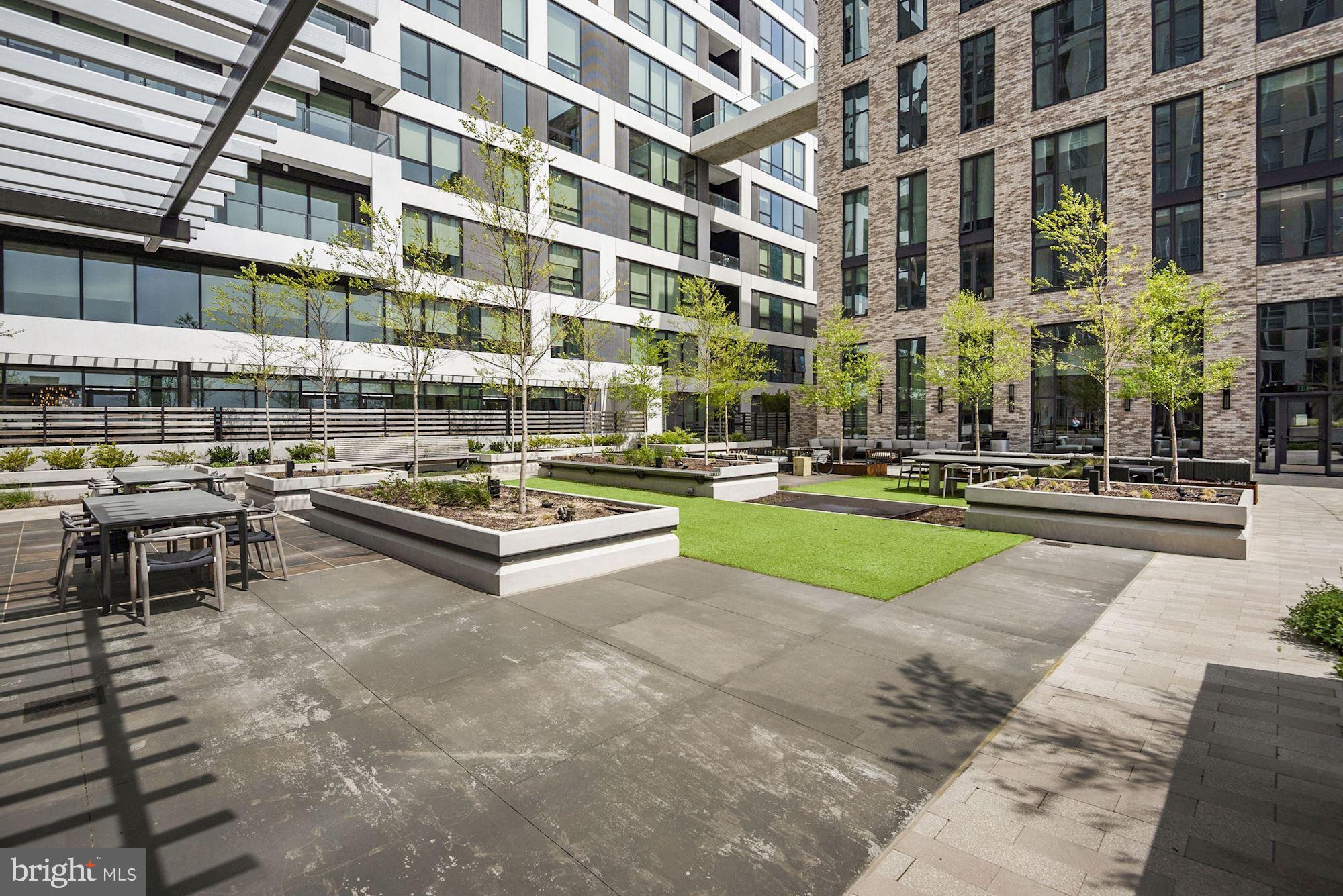 THE BORO TYSONS - Residential