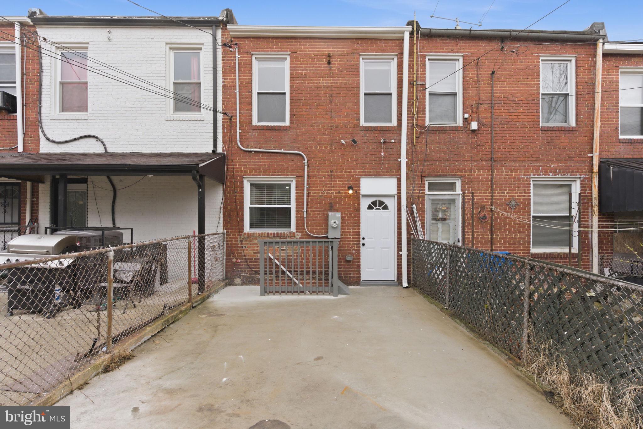 BROADWAY EAST - Residential