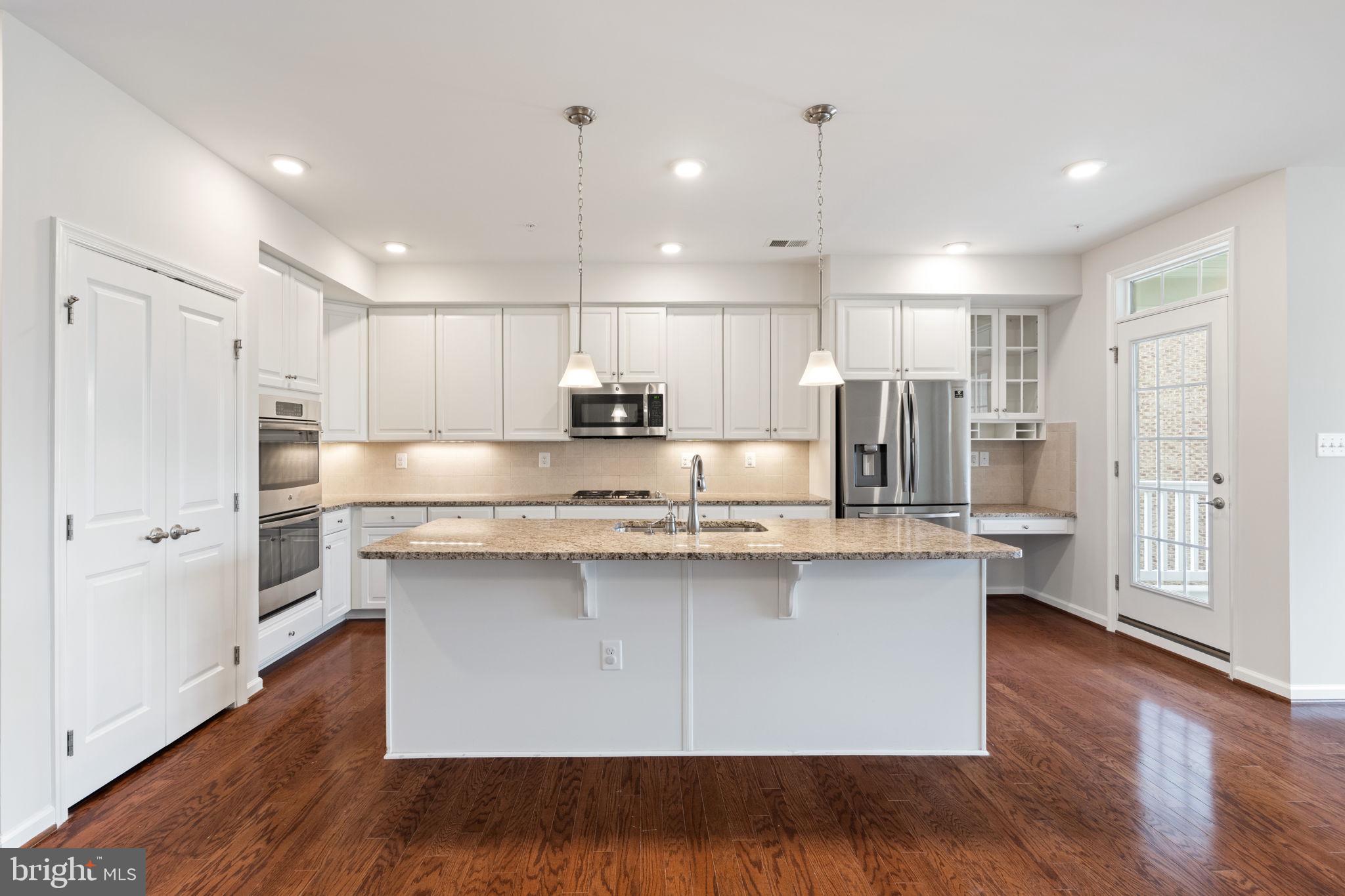 DISCOVERY SQUARE - Residential