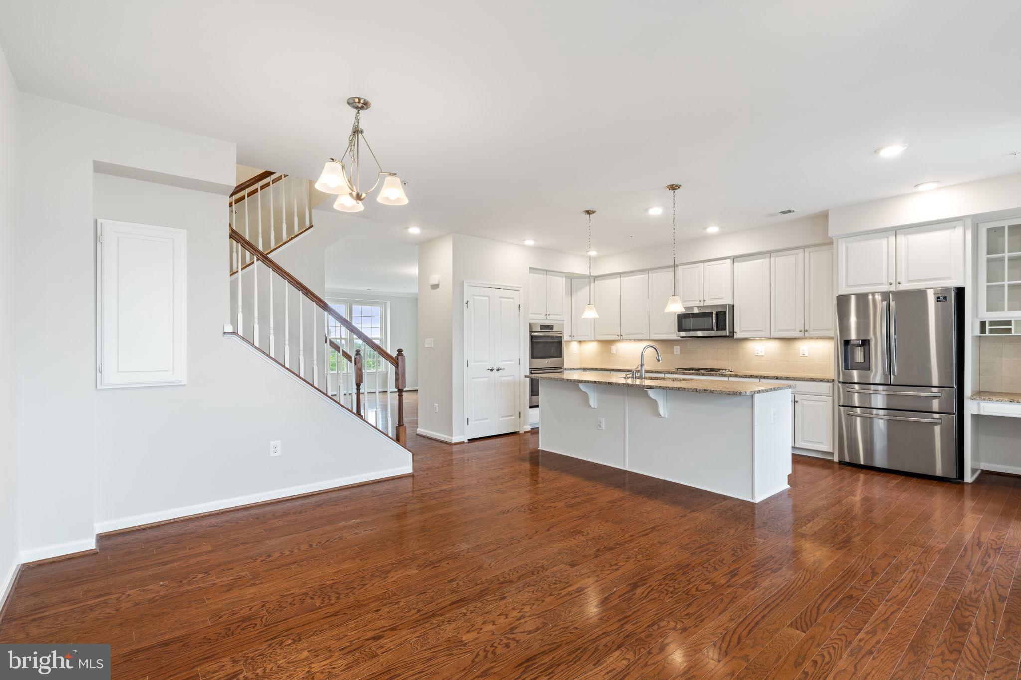DISCOVERY SQUARE - Residential