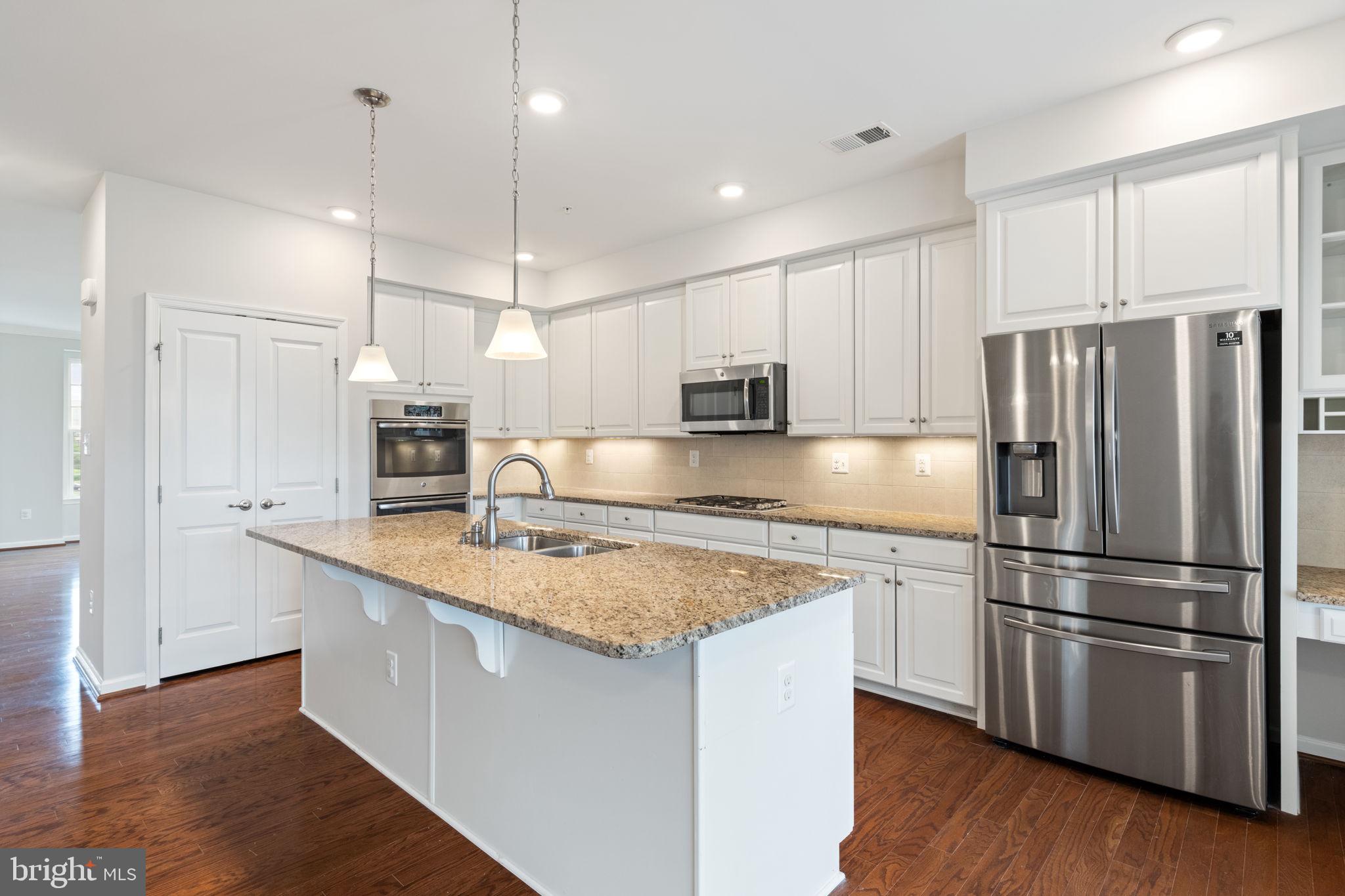 DISCOVERY SQUARE - Residential