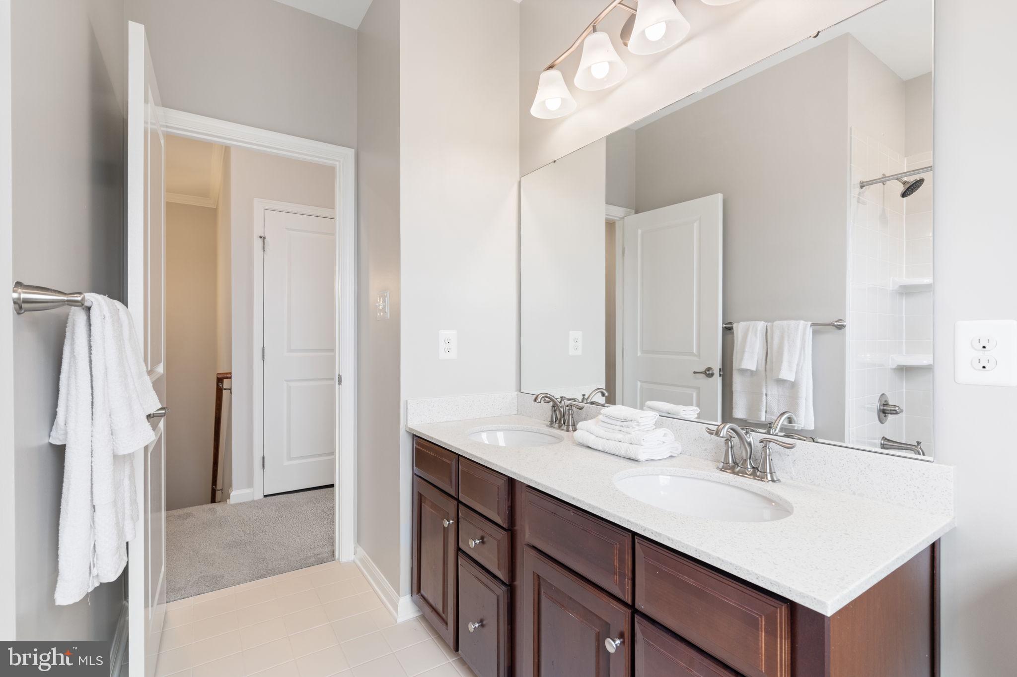 DISCOVERY SQUARE - Residential