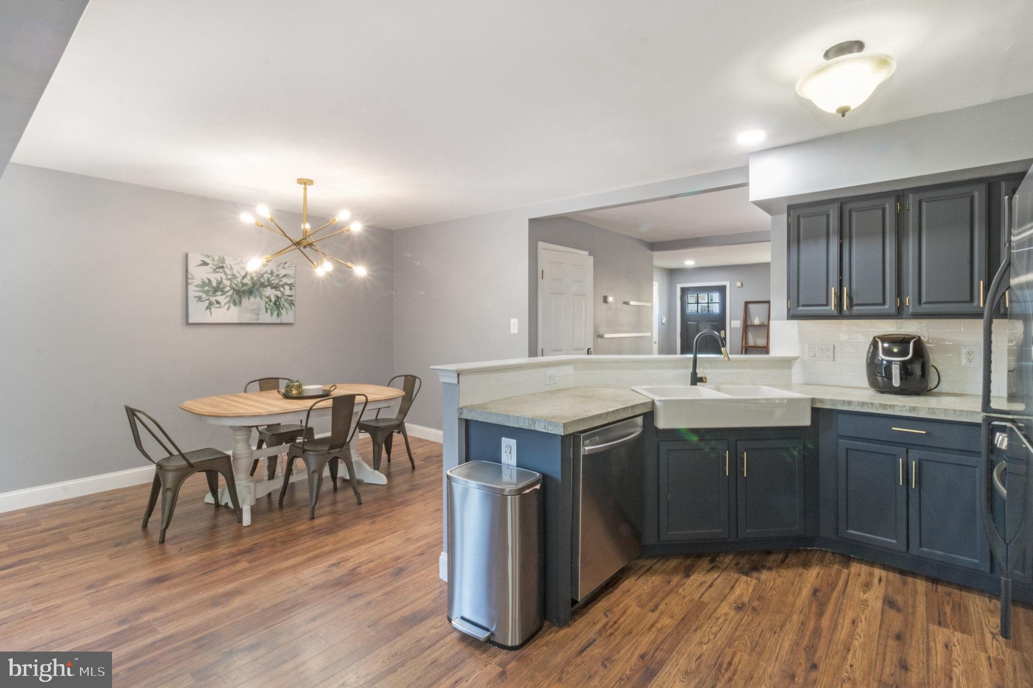 WAYSIDE VILLAGE - Residential