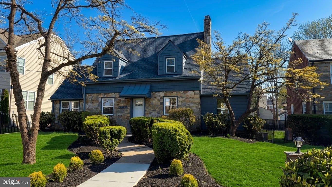 NORTH WOODRIDGE - Residential