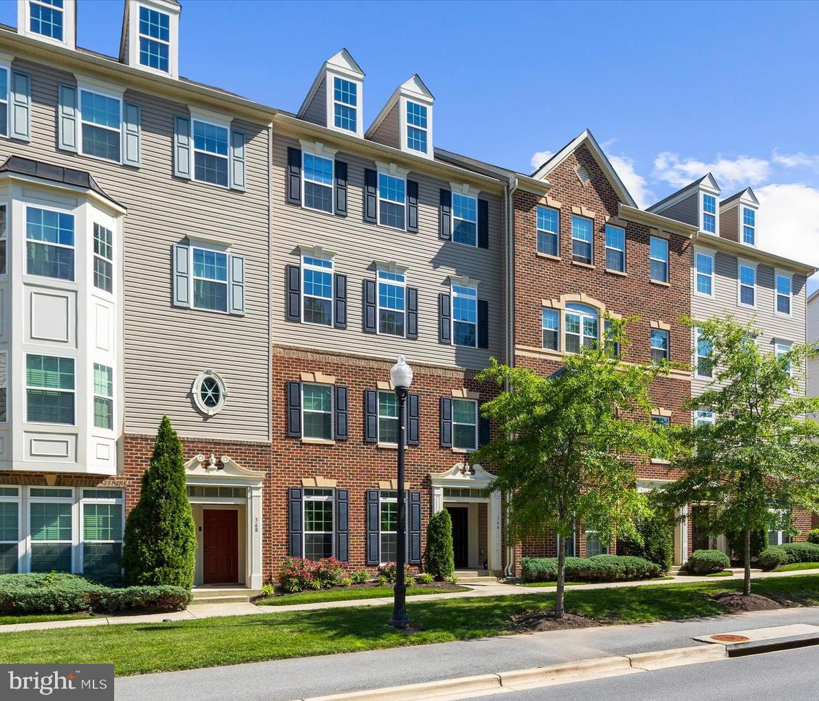TOWN CENTER COMMONS - Residential