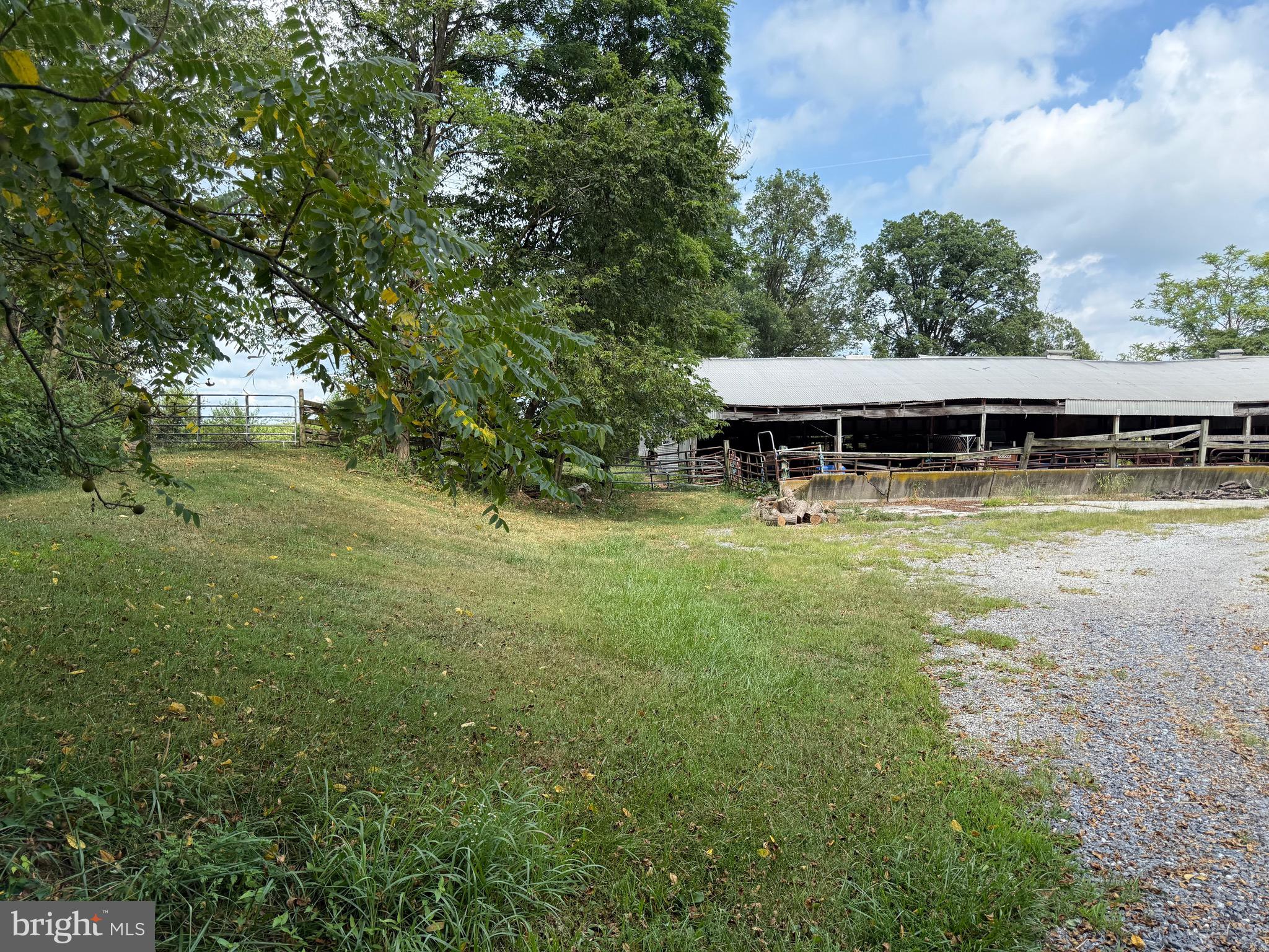 UNIONTOWN - Land