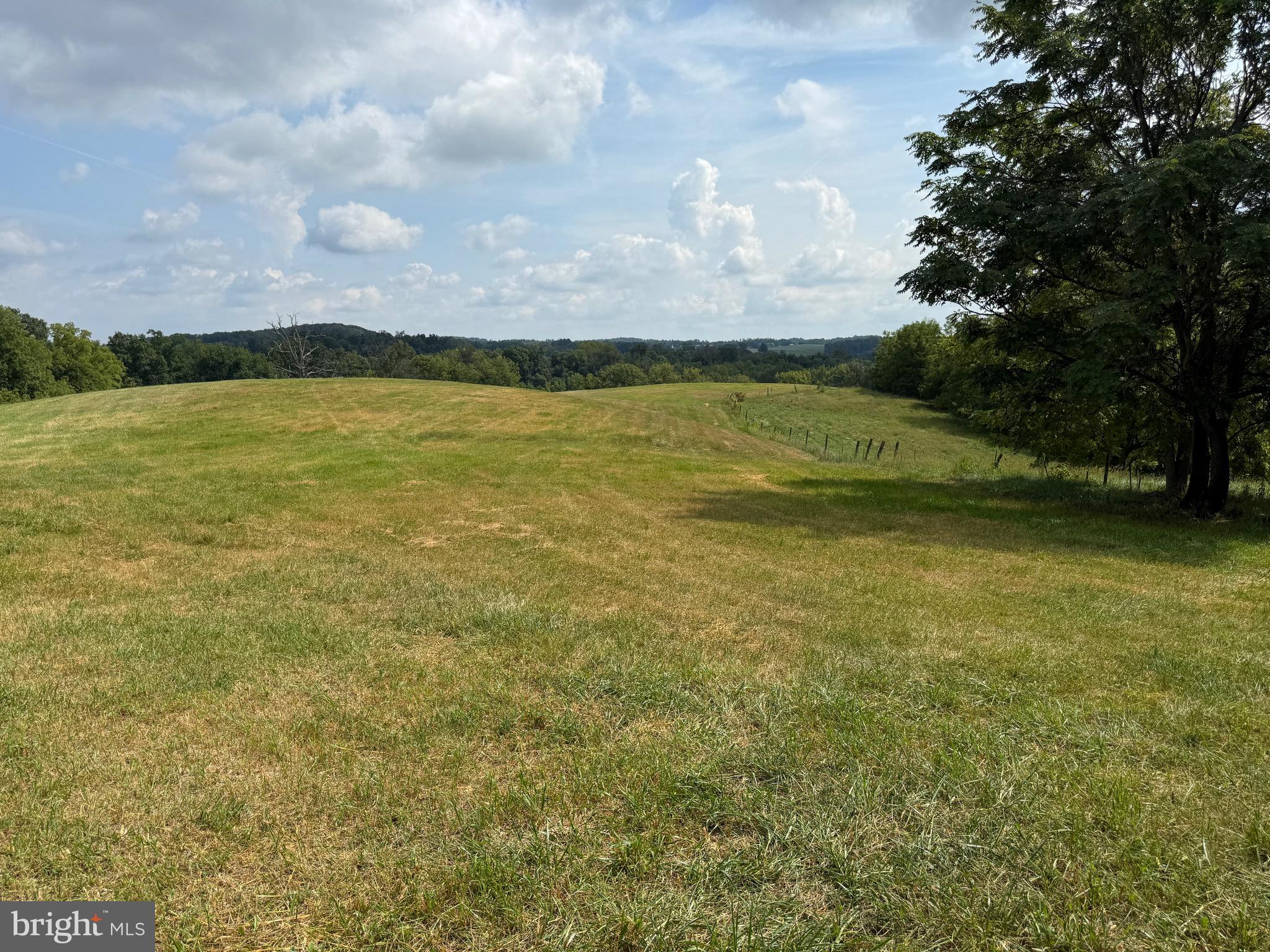 UNIONTOWN - Land
