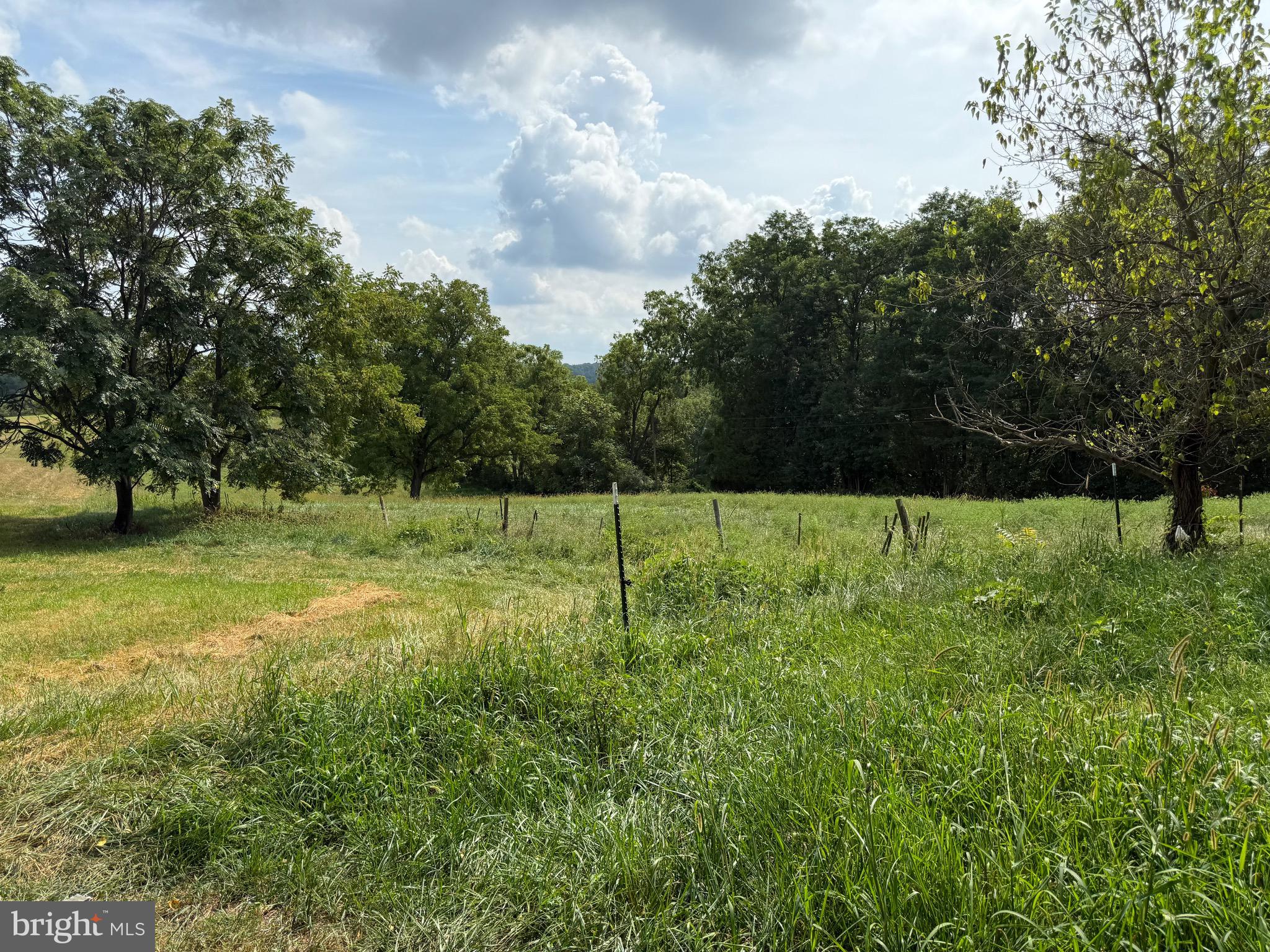 UNIONTOWN - Land