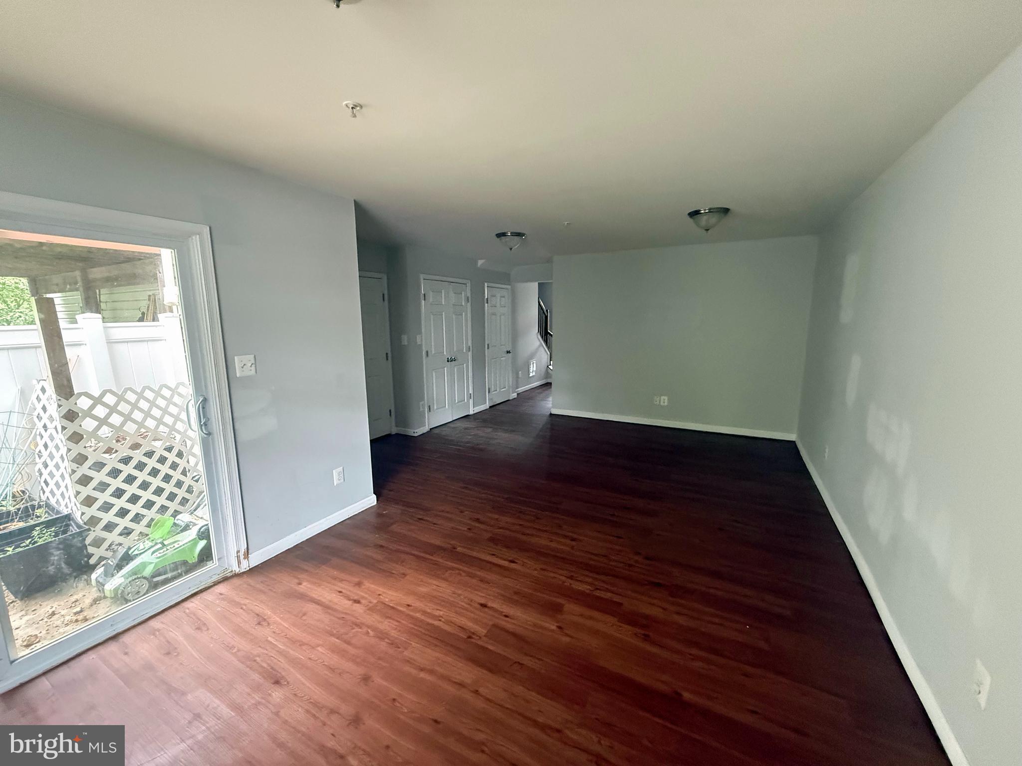 HOLLY WOODS - Residential