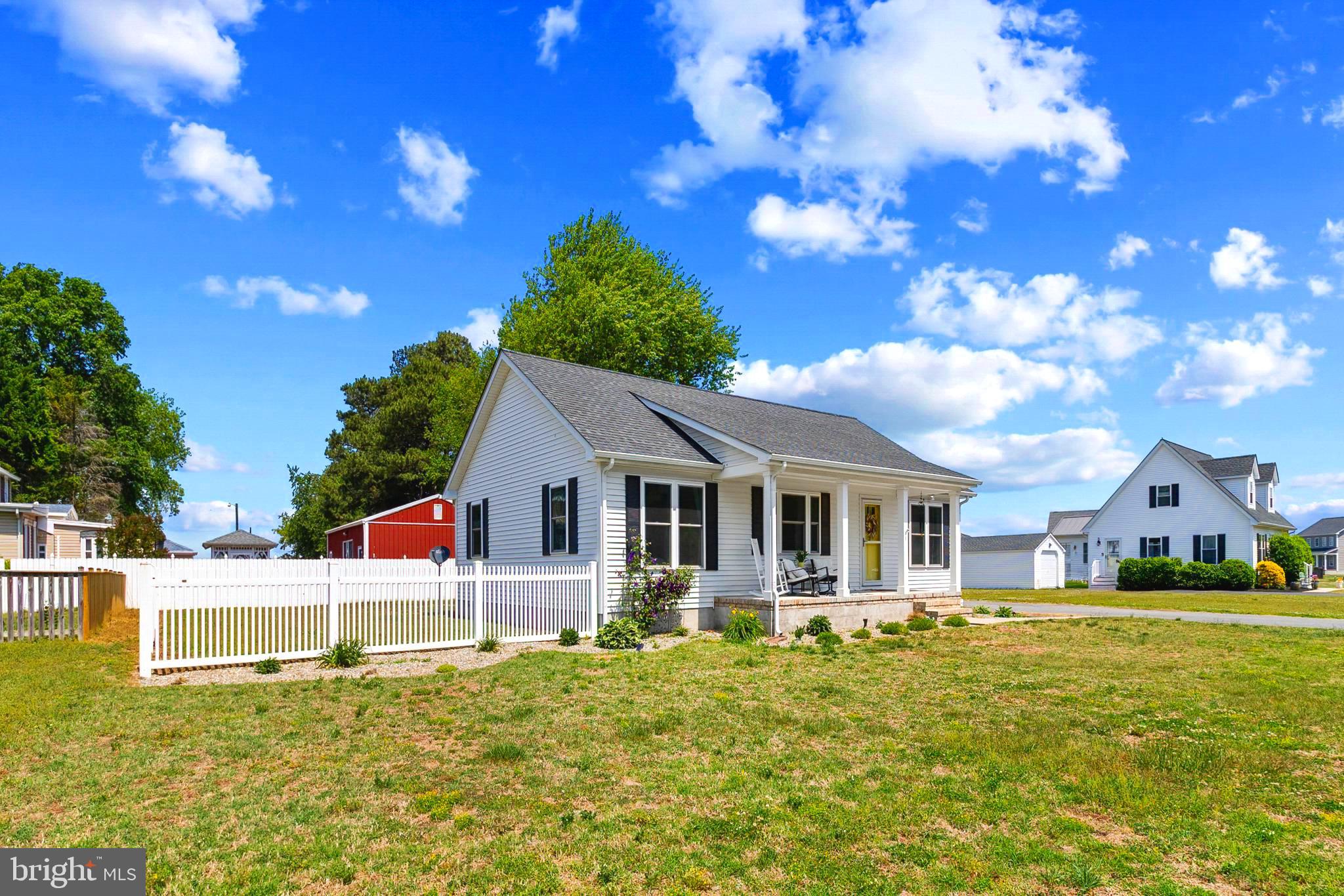 VILLAGE GREEN - Residential