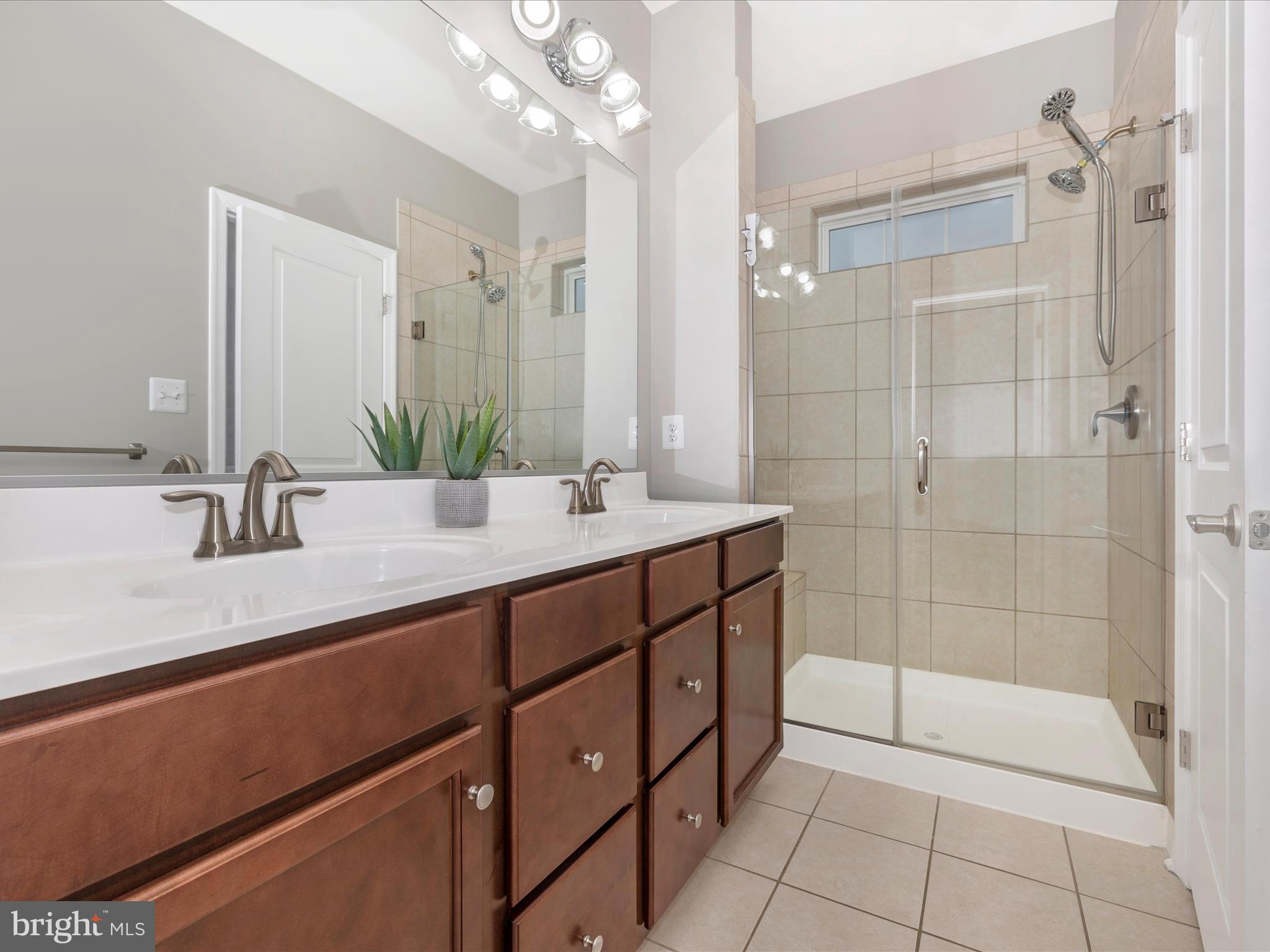 TALLYN RIDGE - Residential